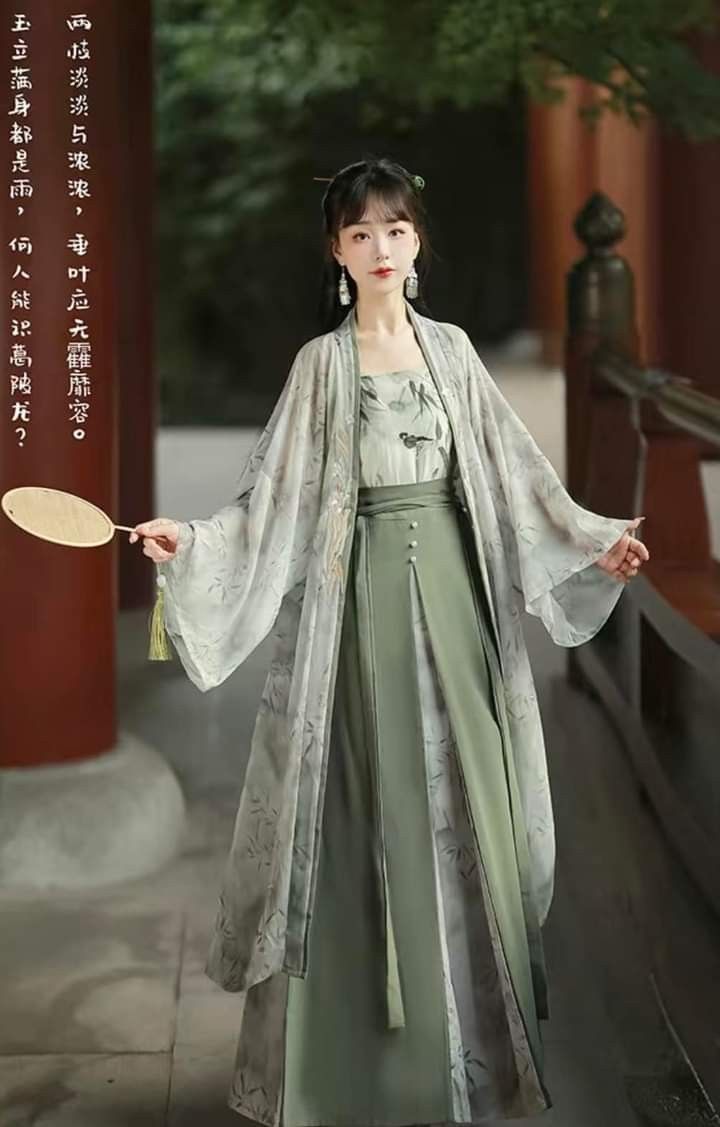 Short-sleeved Cheongsam:A Blend of Traditional Elegance and Modern Comfort