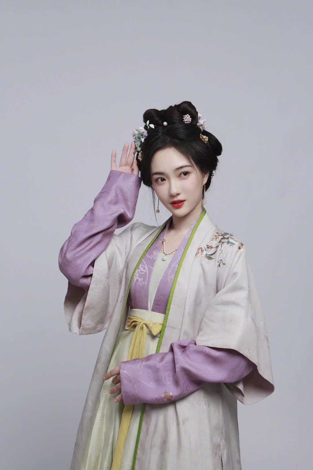The Elegance of Mid-Length Cheongsam Skirts:A Cultural Journey The Elegance of Mid-Length Cheongsam Skirts:A Cultural Journey