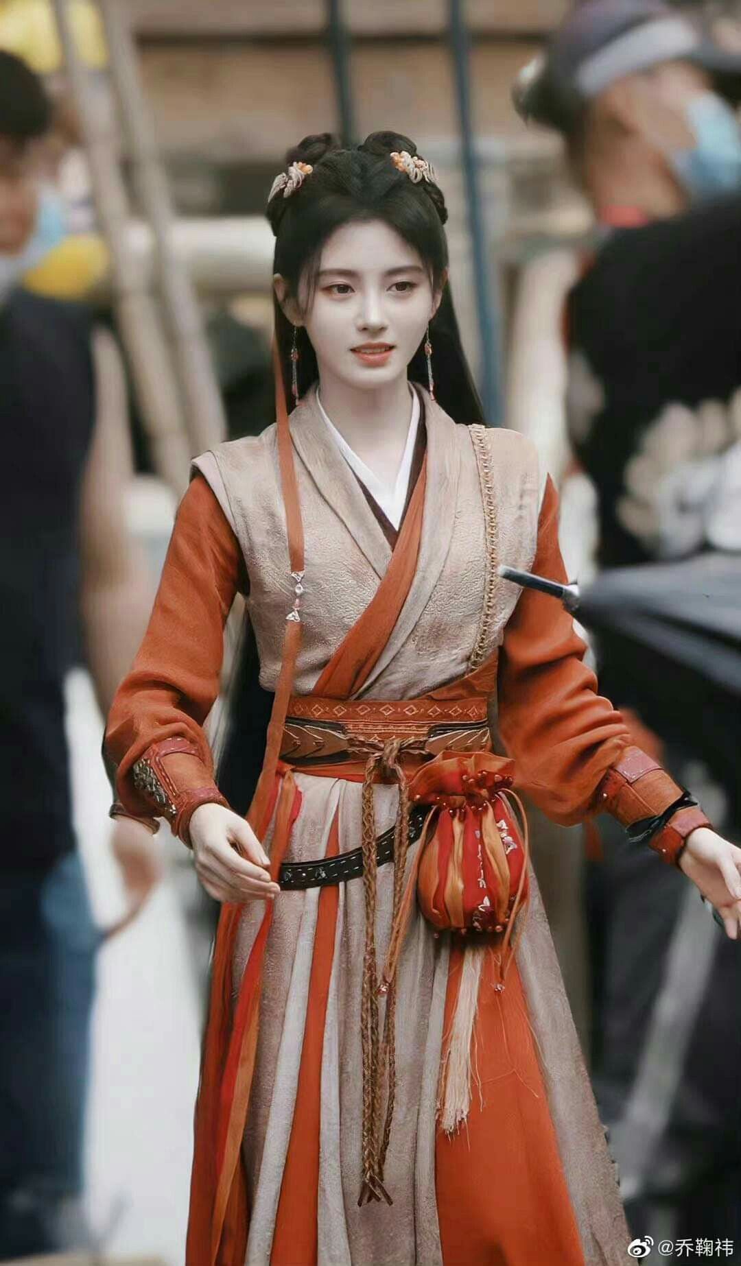 The Allure of Black Pants in Traditional Hanfu Fashion The Allure of Black Pants in Traditional Hanfu Fashion