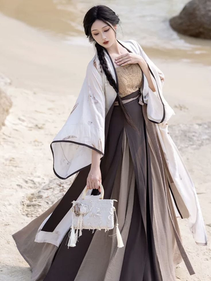 Elegant Girl in Traditional Chinese Hanfu Fashion:A Review of a Beautiful National-Style Ensemble Elegant Girl in Traditional Chinese Hanfu Fashion:A Review of a Beautiful National-Style Ensemble