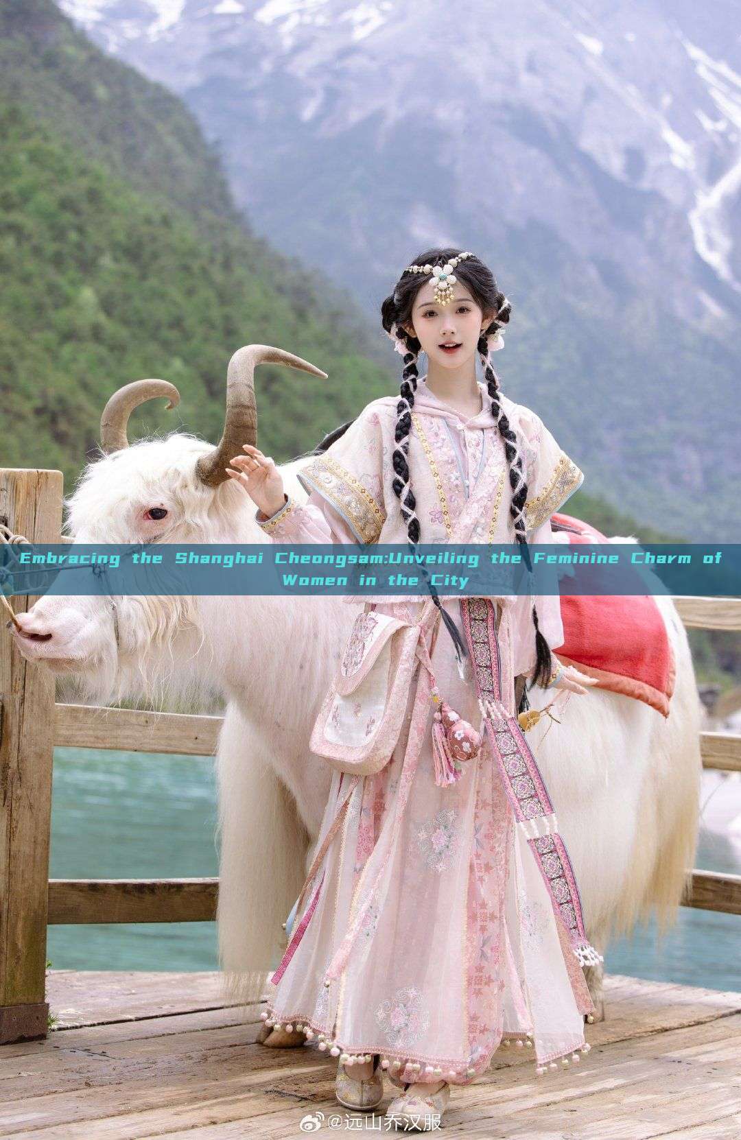 Embracing the Shanghai Cheongsam:Unveiling the Feminine Charm of Women in the City Embracing the Shanghai Cheongsam:Unveiling the Feminine Charm of Women in the City