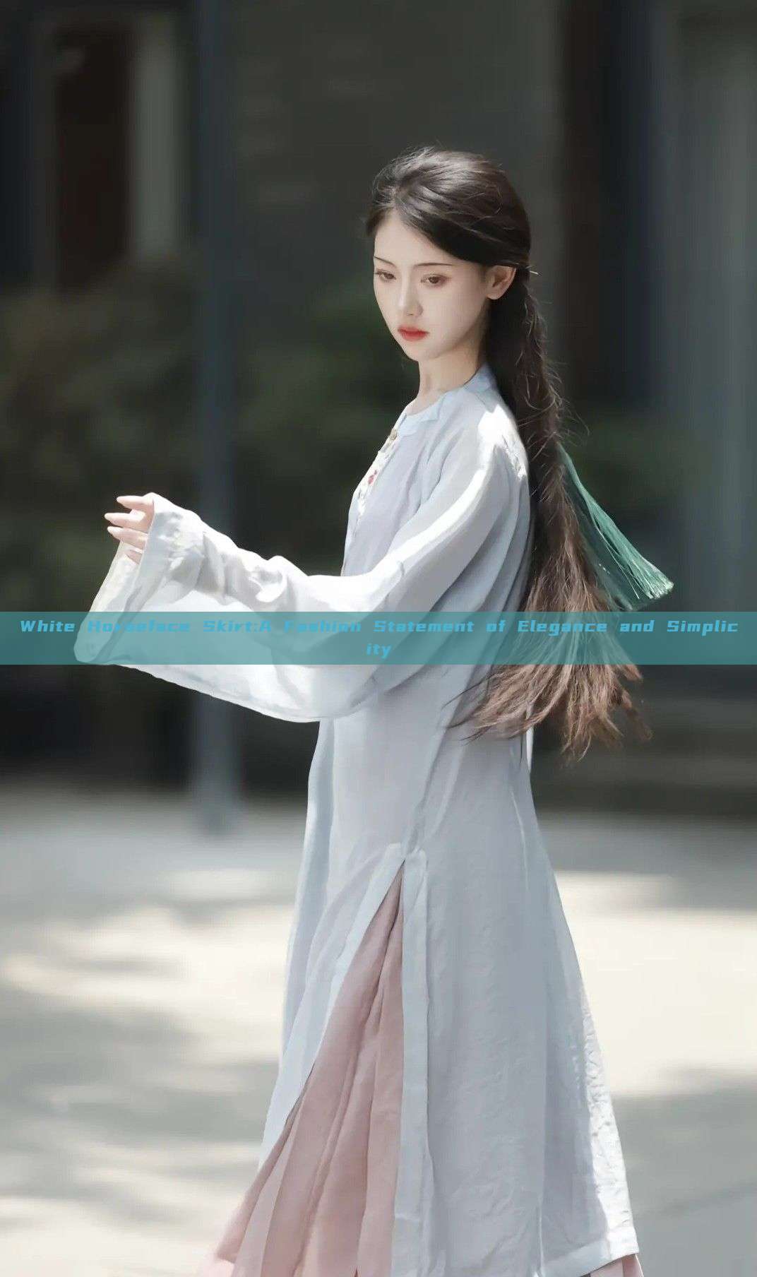 White Horseface Skirt:A Fashion Statement of Elegance and Simplicity