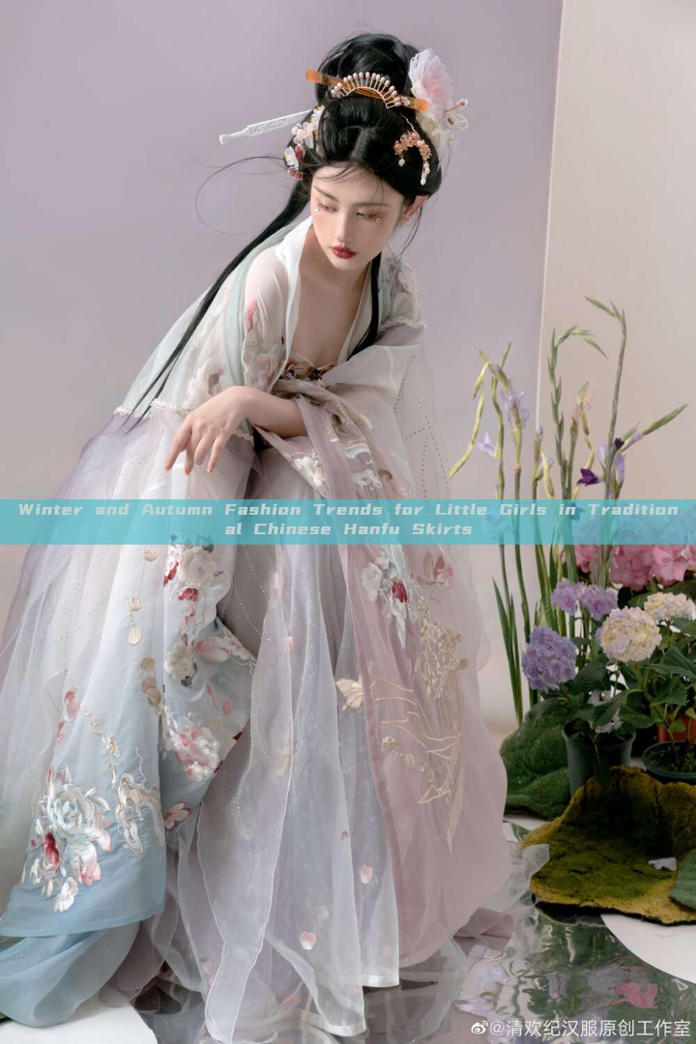 Winter and Autumn Fashion Trends for Little Girls in Traditional Chinese Hanfu Skirts Winter and Autumn Fashion Trends for Little Girls in Traditional Chinese Hanfu Skirts