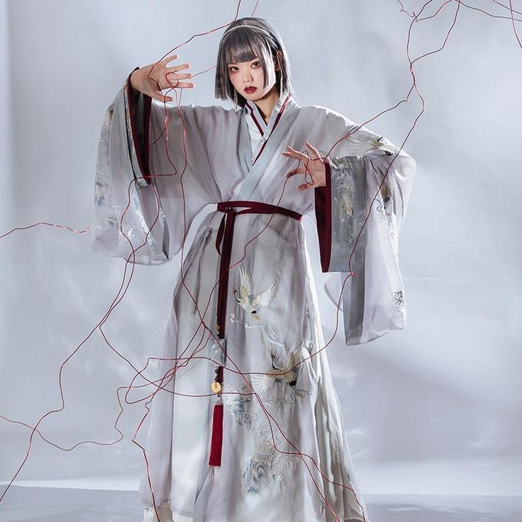 Embracing Elegance:The Art of Tailoring Traditional Chinese Cheongsam for the Petite Figure Embracing Elegance:The Art of Tailoring Traditional Chinese Cheongsam for the Petite Figure