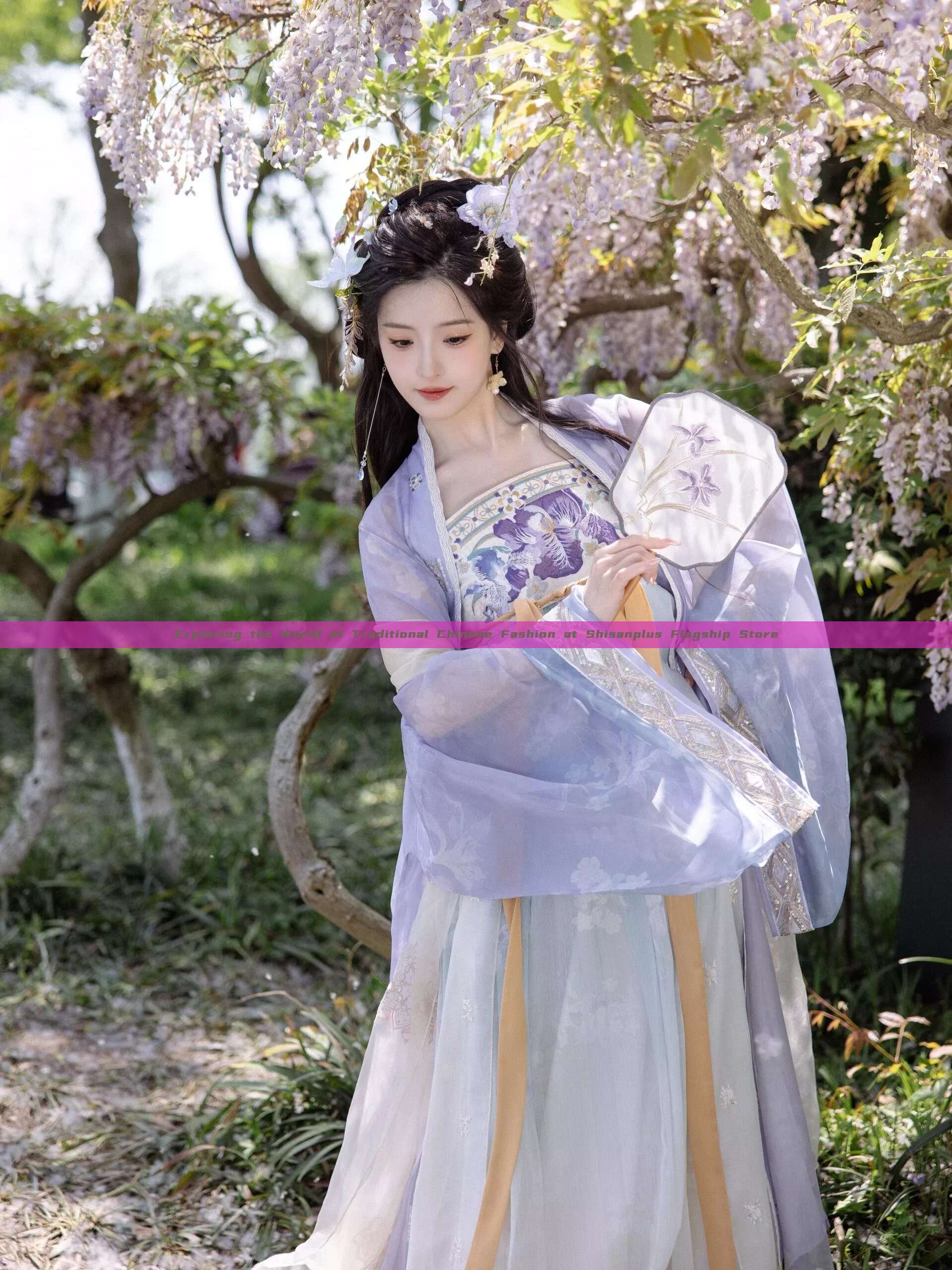 Exploring the World of Traditional Chinese Fashion at Shisanplus Flagship Store