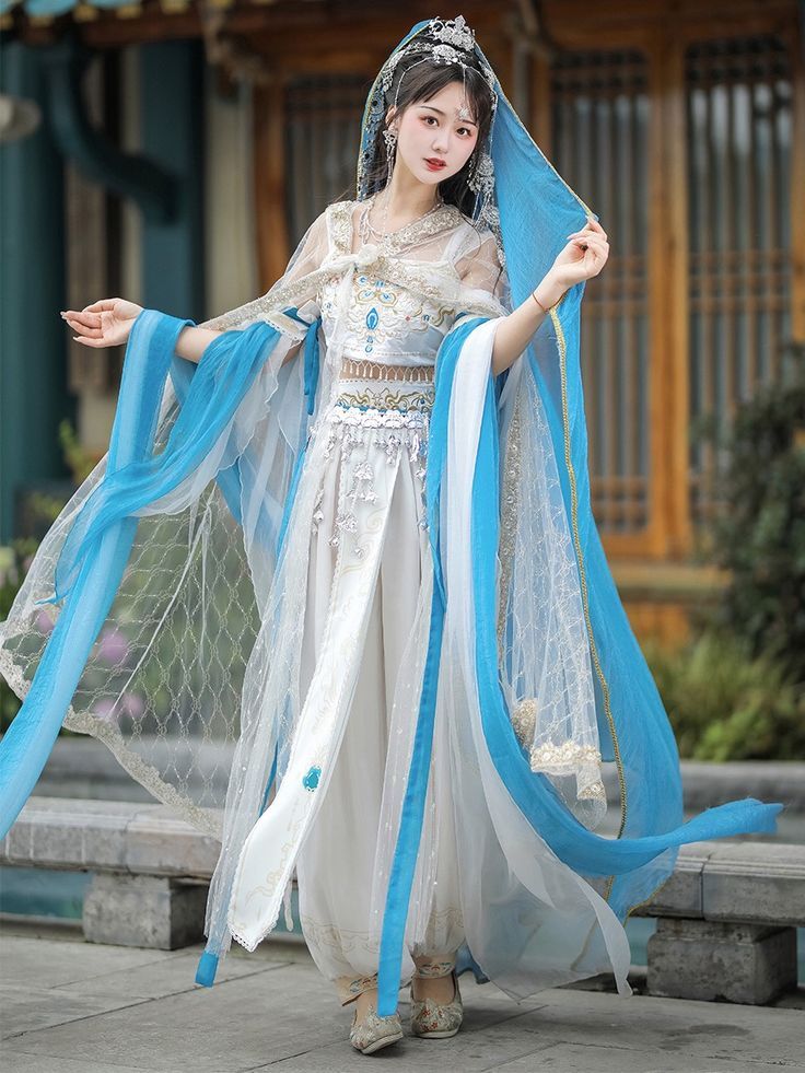 The Art of Qipao:Navigating Age 30 and Embracing Youth at 25 Through Traditional Chinese Elegance The Art of Qipao:Navigating Age 30 and Embracing Youth at 25 Through Traditional Chinese Elegance