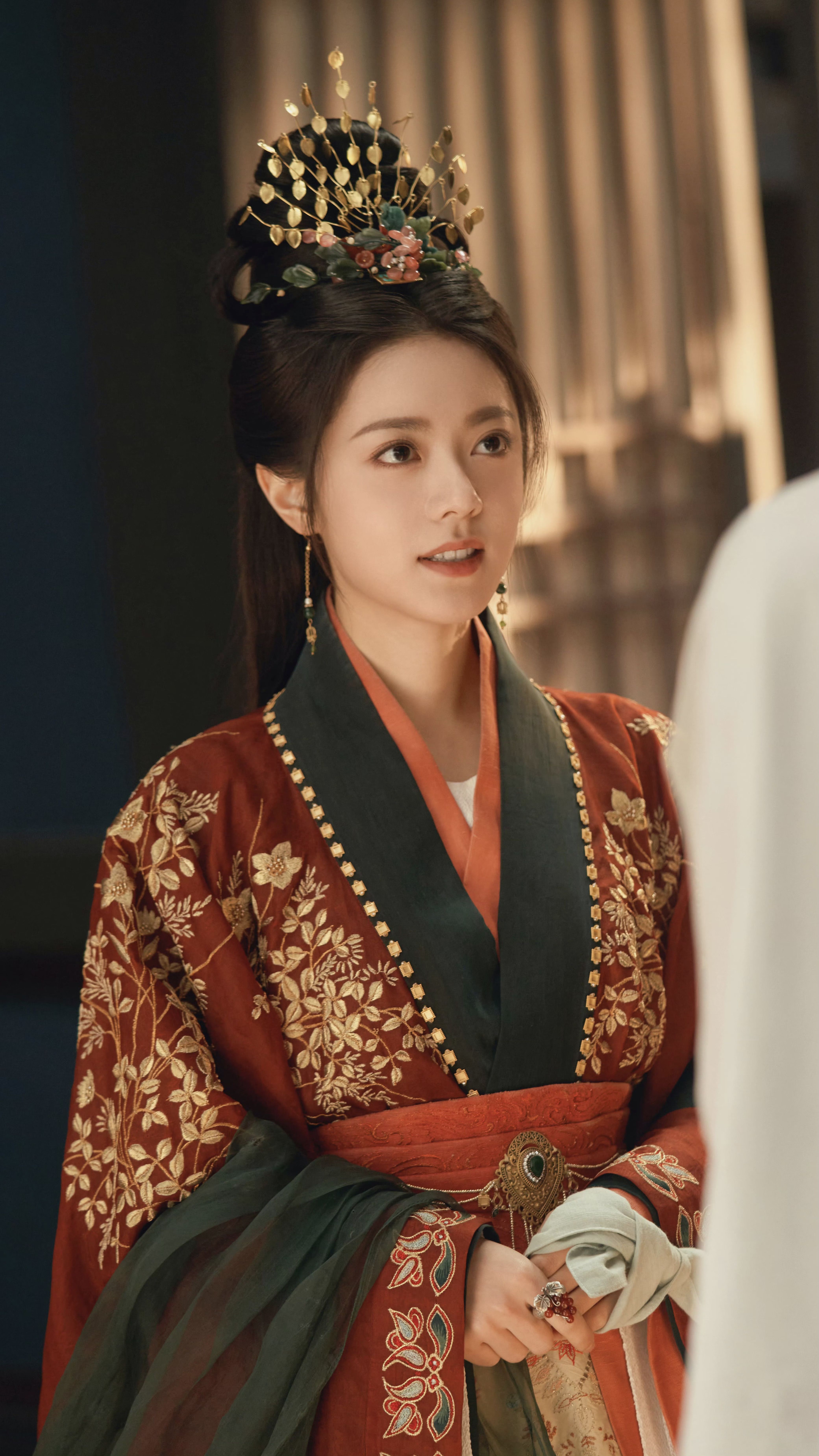 The Splendid Charm of Zhuanghua Horseface Skirt:A Closer Look into Traditional Chinese Dress