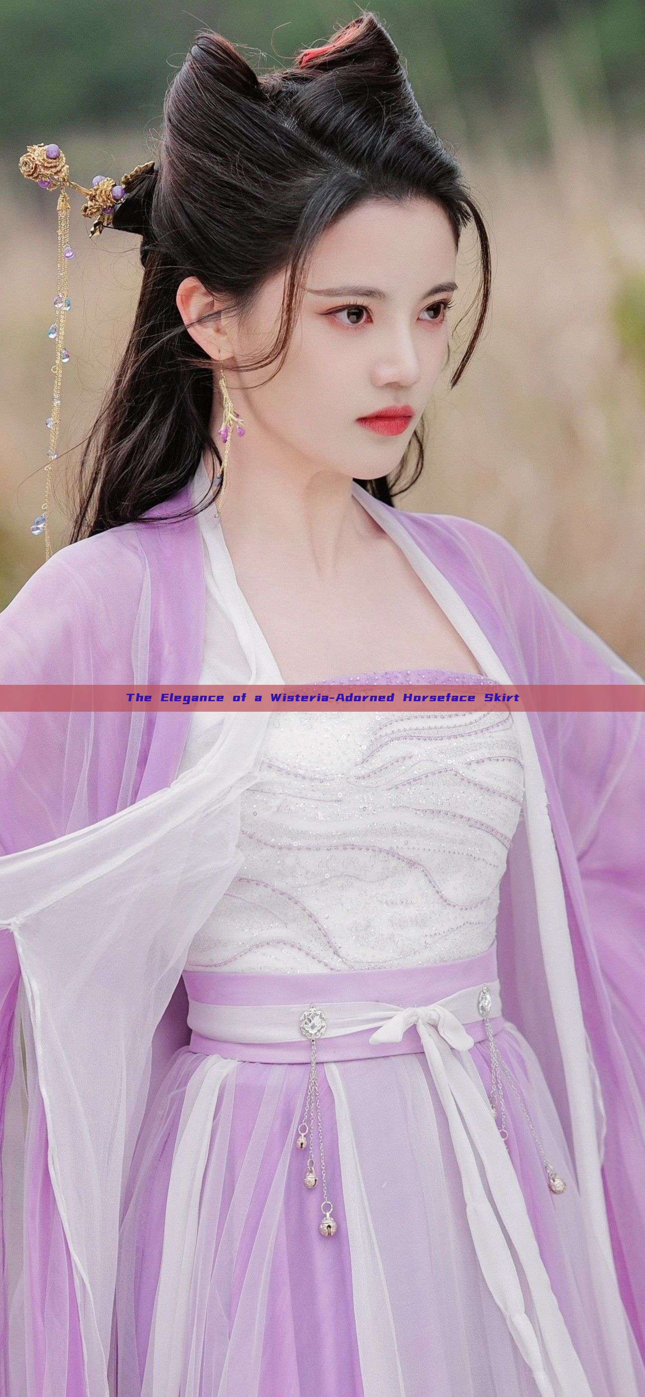 The Elegance of a Wisteria-Adorned Horseface Skirt The Elegance of a Wisteria-Adorned Horseface Skirt