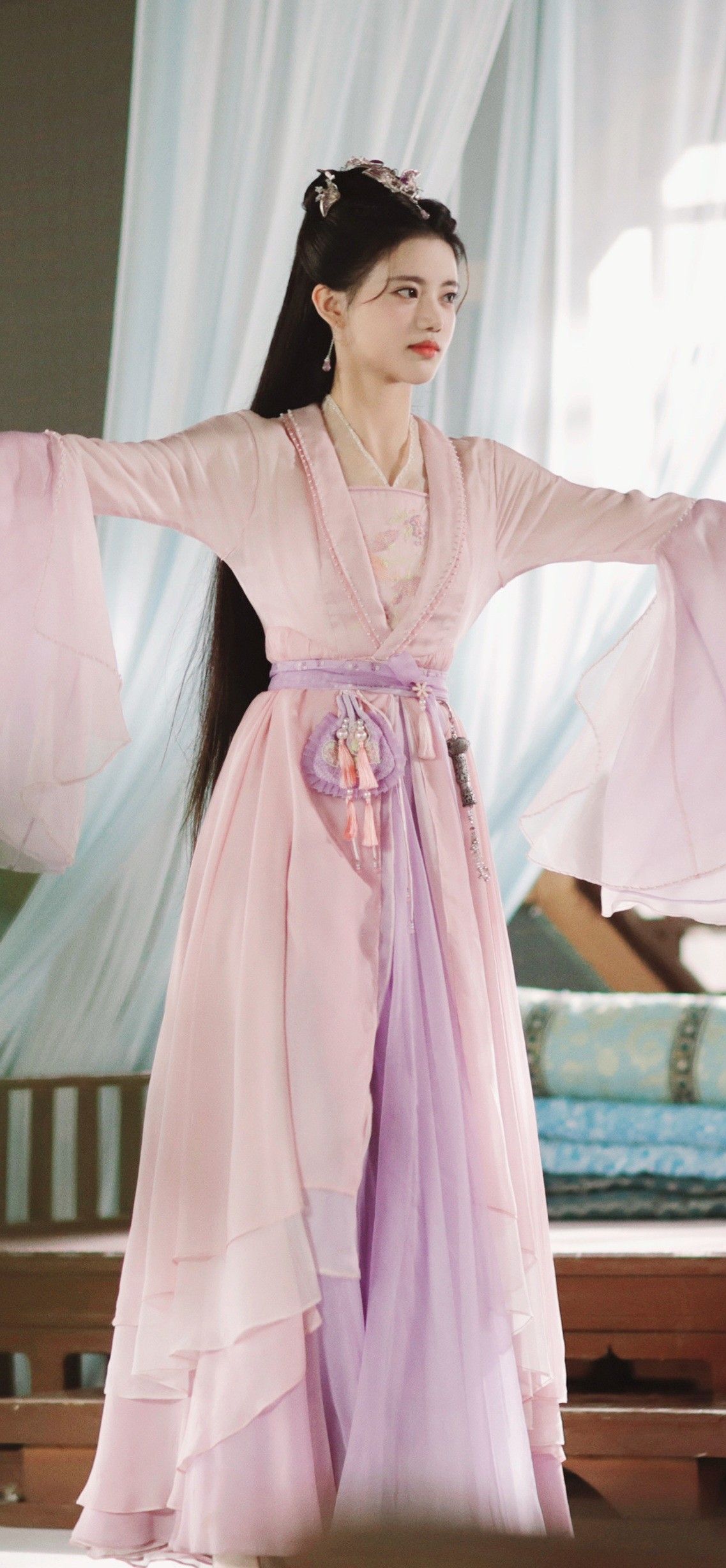 Elegant Revelations:2023 New Collection of Stylish Qipao at the Fashion Show