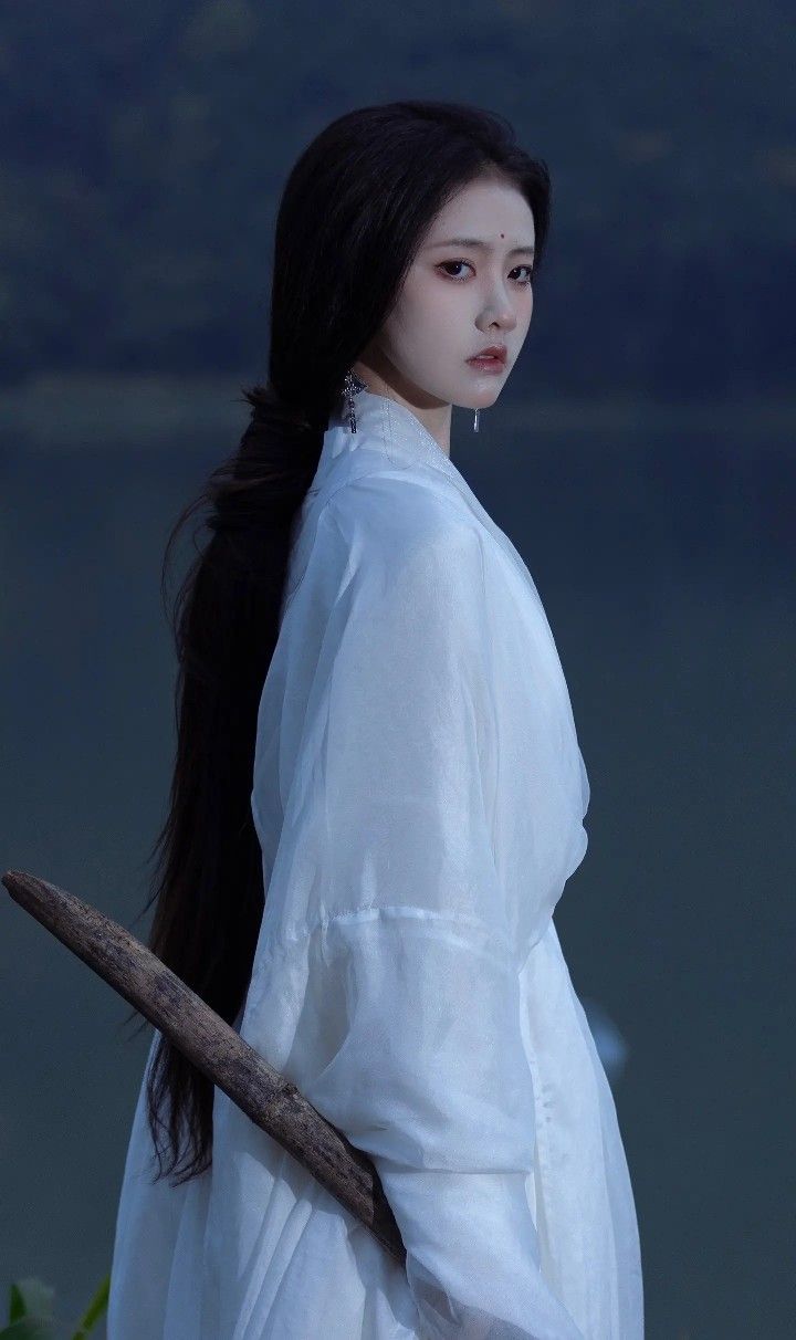 Reimagining the Classic:Adult Hanfu Fashion in the Style of Li Bai Reimagining the Classic:Adult Hanfu Fashion in the Style of Li Bai