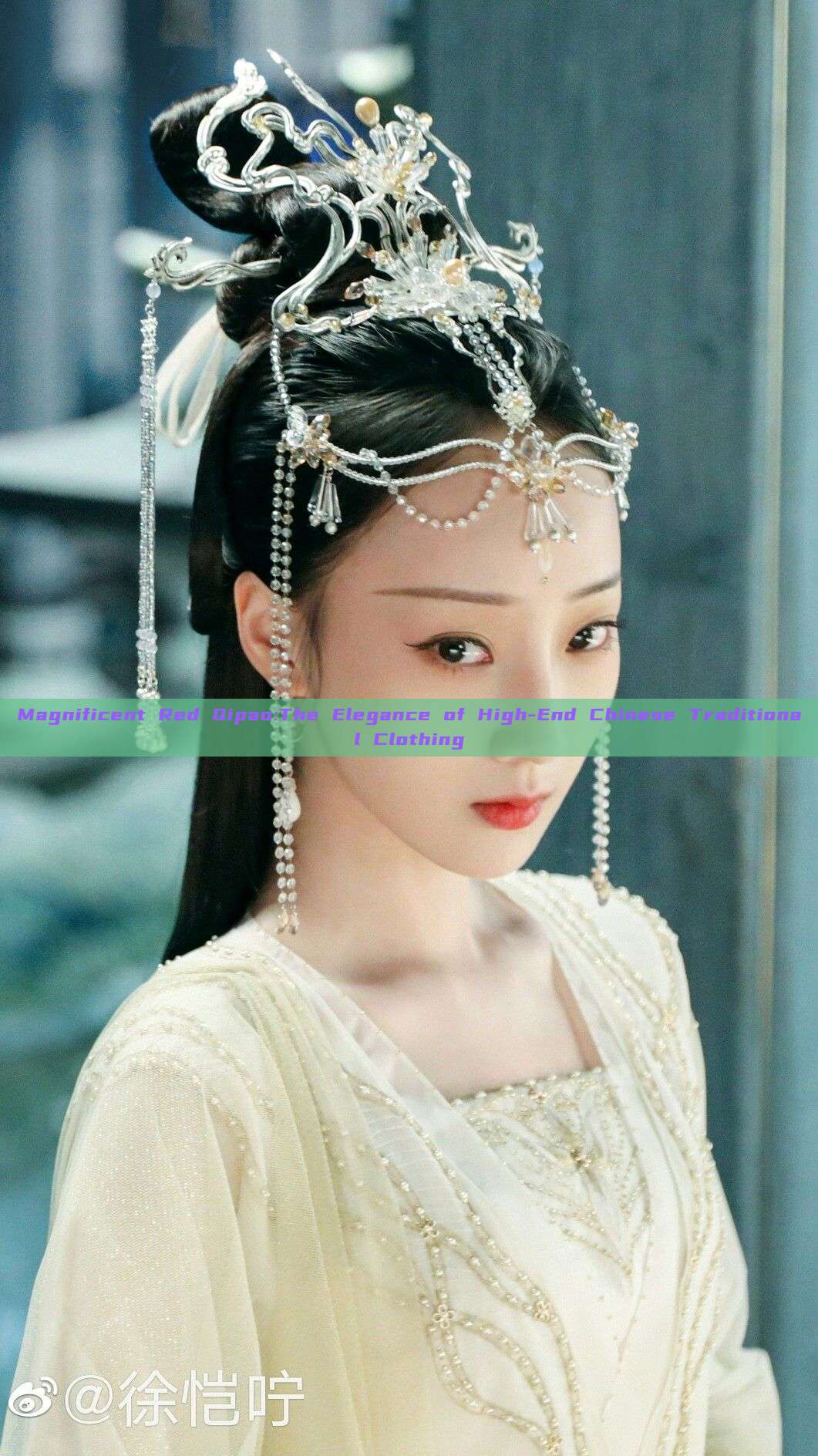 Magnificent Red Qipao:The Elegance of High-End Chinese Traditional Clothing Magnificent Red Qipao:The Elegance of High-End Chinese Traditional Clothing