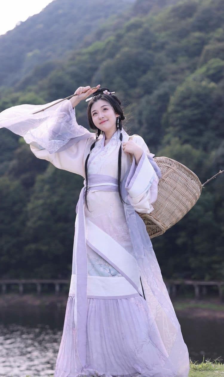 Childrens Beautiful Hanfu Fashion:The Allure of Traditional Chinese Dress for Girls