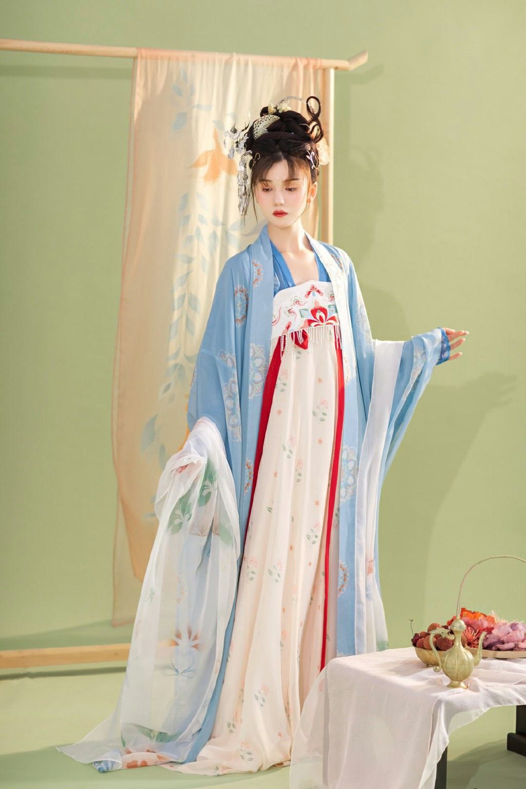 The Iris Butterfly Pattern in Traditional Chinese Hanfu:A Blend of Beauty and Cultural Heritage