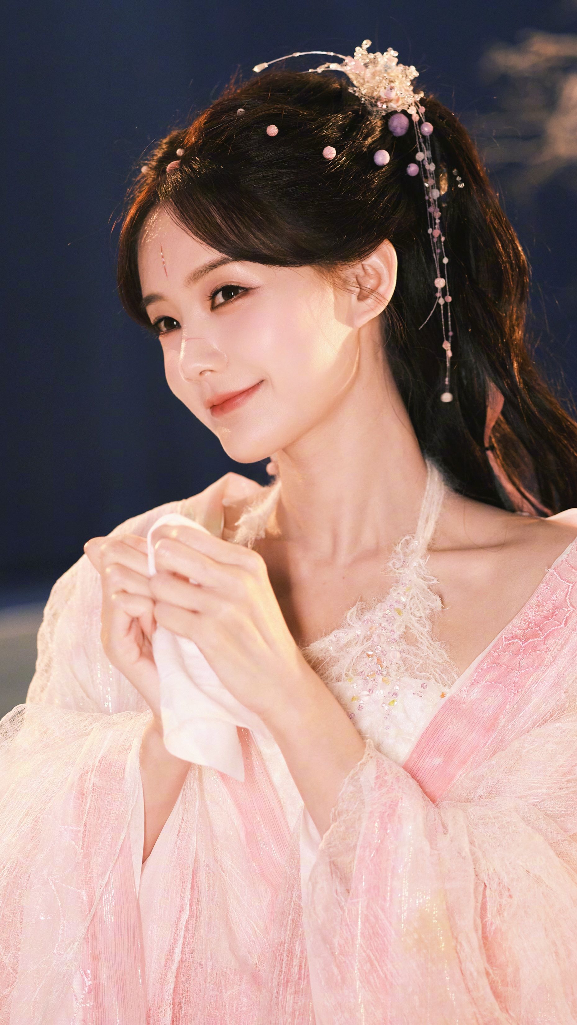 The Red Hanfu Girl:A Glimpse into the Ancient Beauty of Chinese Traditional Dress