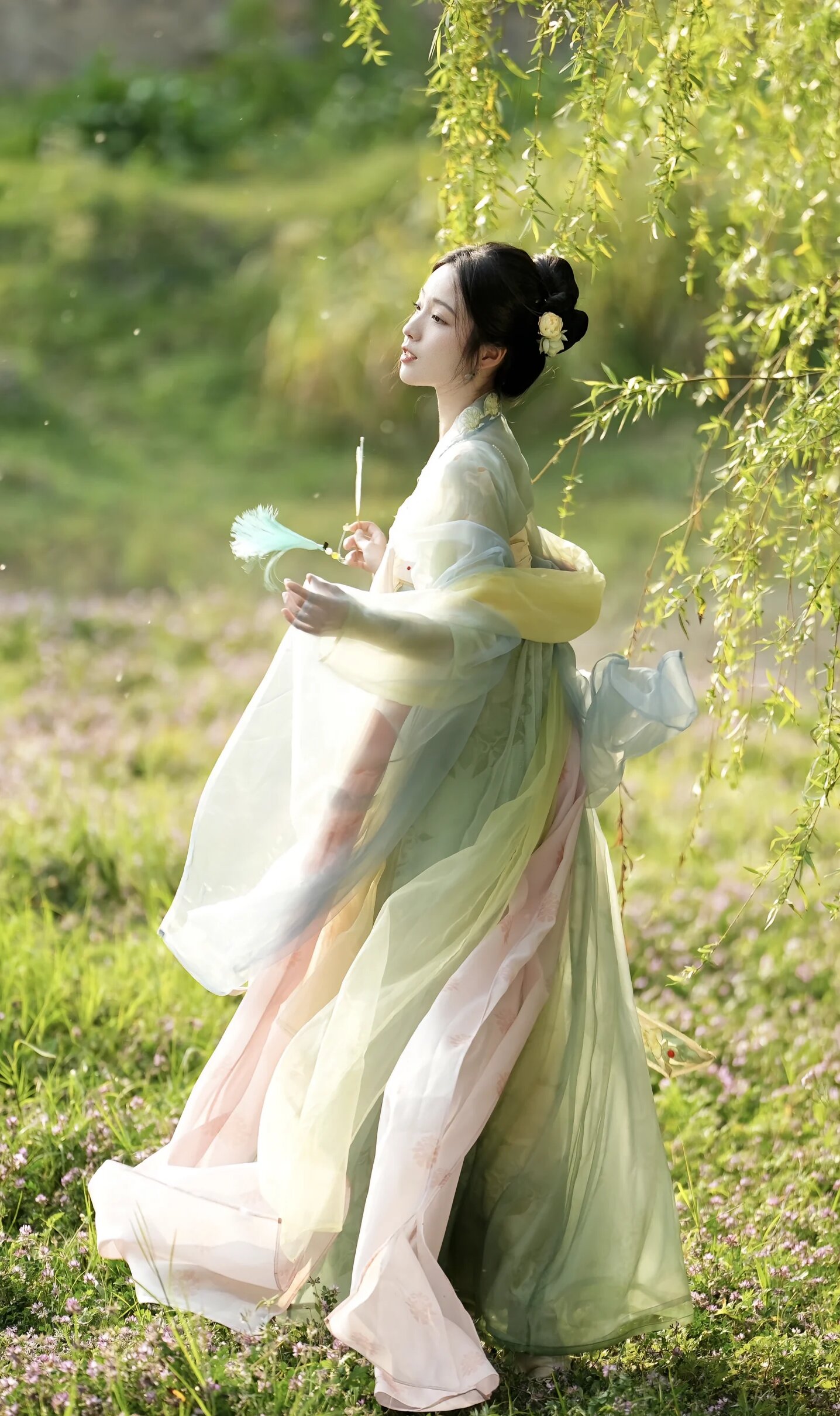 The Intricate Charm of Song Dynasty Hanfu with a Focus on the Inner Strapless Top