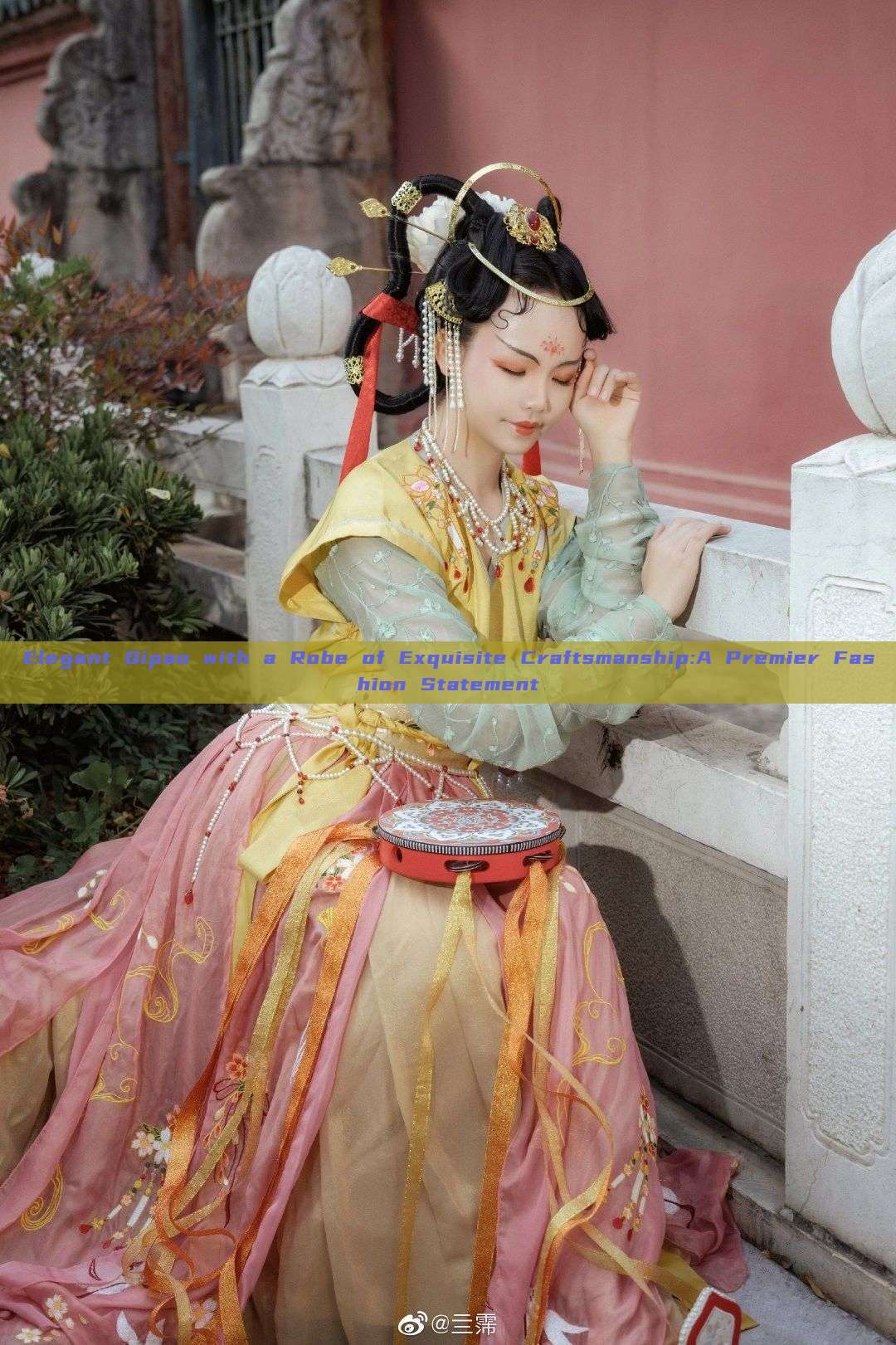Elegant Qipao with a Robe of Exquisite Craftsmanship:A Premier Fashion Statement