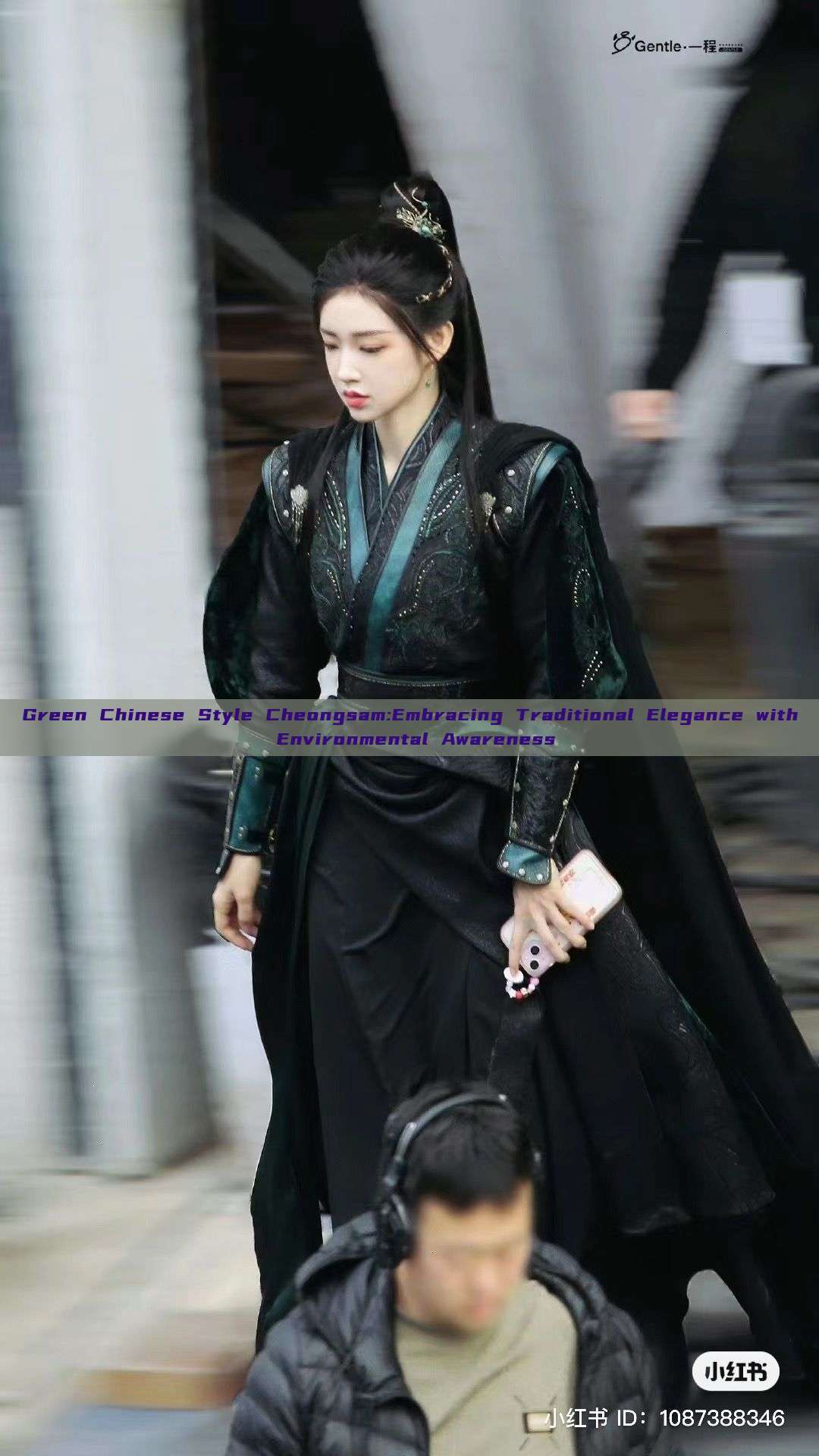 Green Chinese Style Cheongsam:Embracing Traditional Elegance with Environmental Awareness