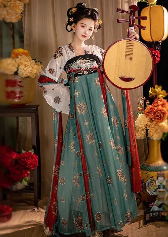 Bloom to Bloomfall:The Ethereal Journey of Hanfu Fashion