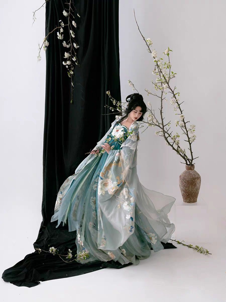 One-Year-Old Girls Winter Hanfu Costumes:A Guide to Traditional and Stylish Options