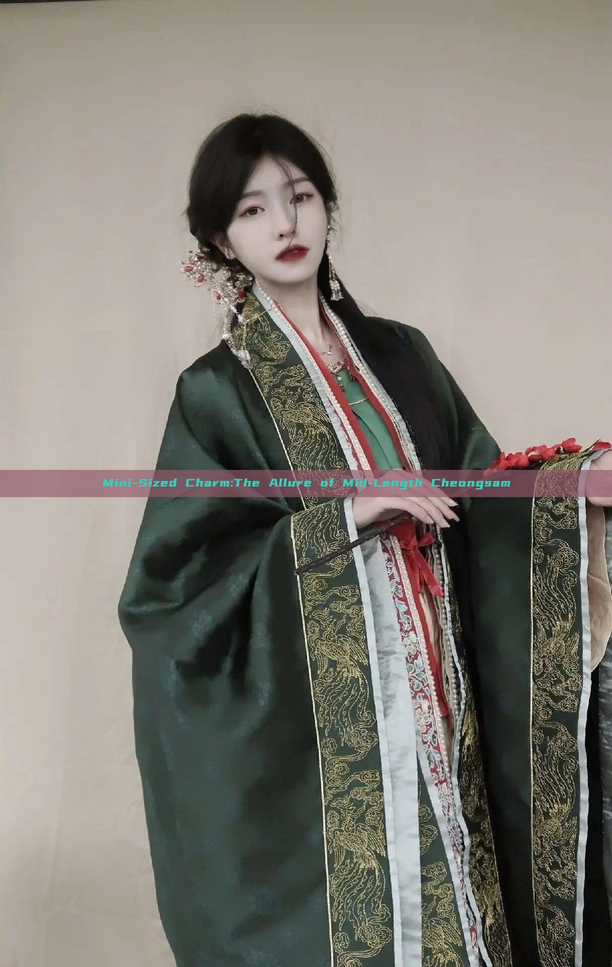 Mini-Sized Charm:The Allure of Mid-Length Cheongsam Mini-Sized Charm:The Allure of Mid-Length Cheongsam