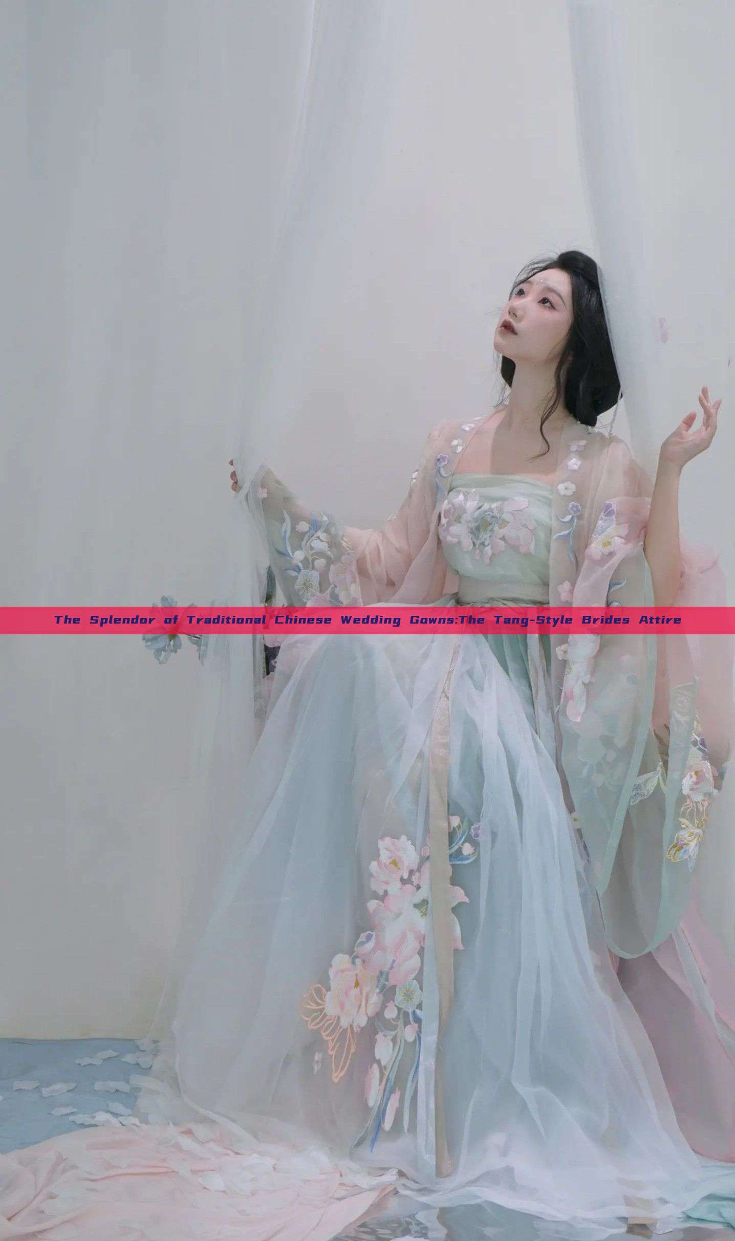 The Splendor of Traditional Chinese Wedding Gowns:The Tang-Style Brides Attire