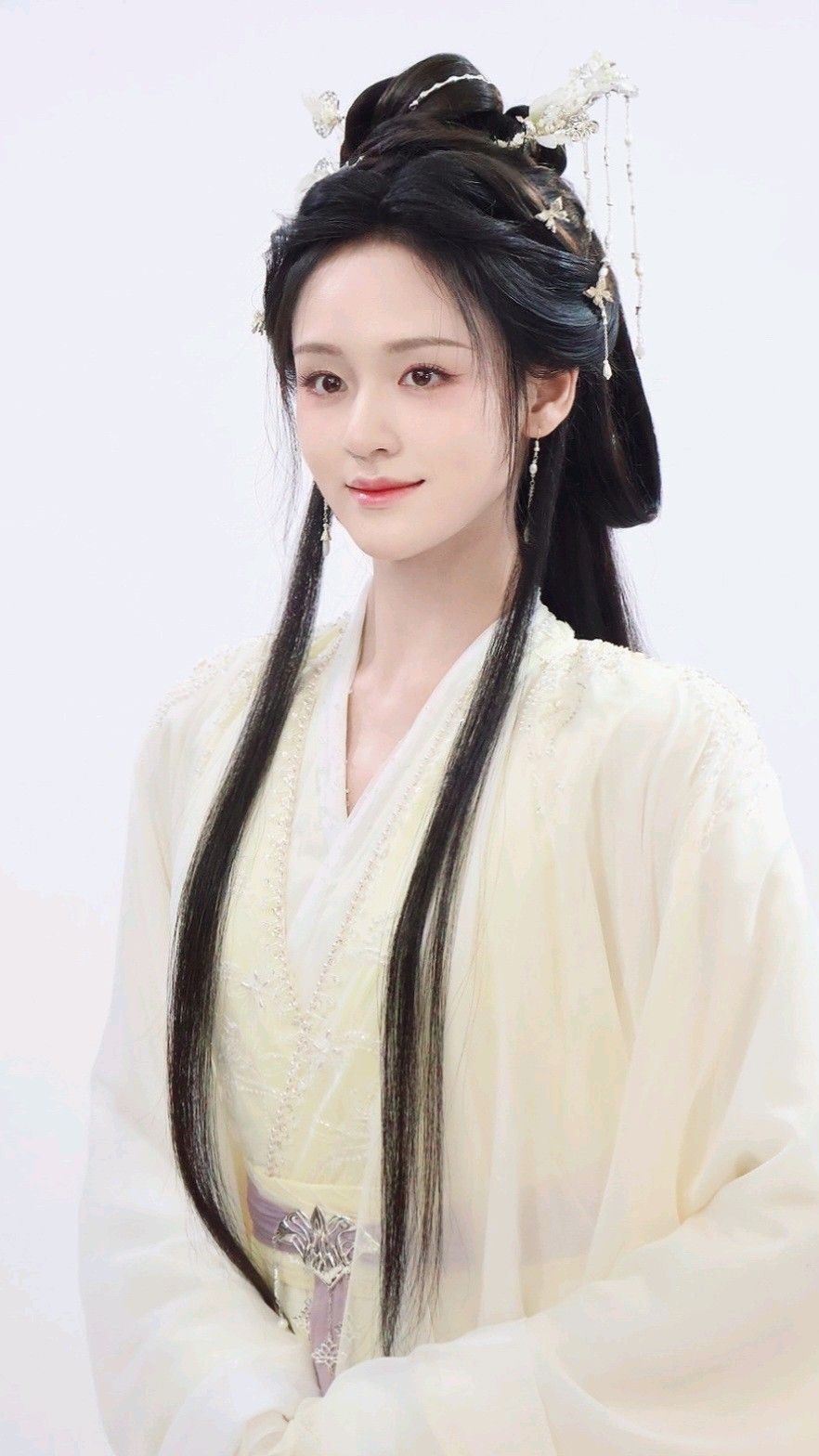 Elegance Reimagined:The New Chinese-Style Hanfu for Modern Women Elegance Reimagined:The New Chinese-Style Hanfu for Modern Women