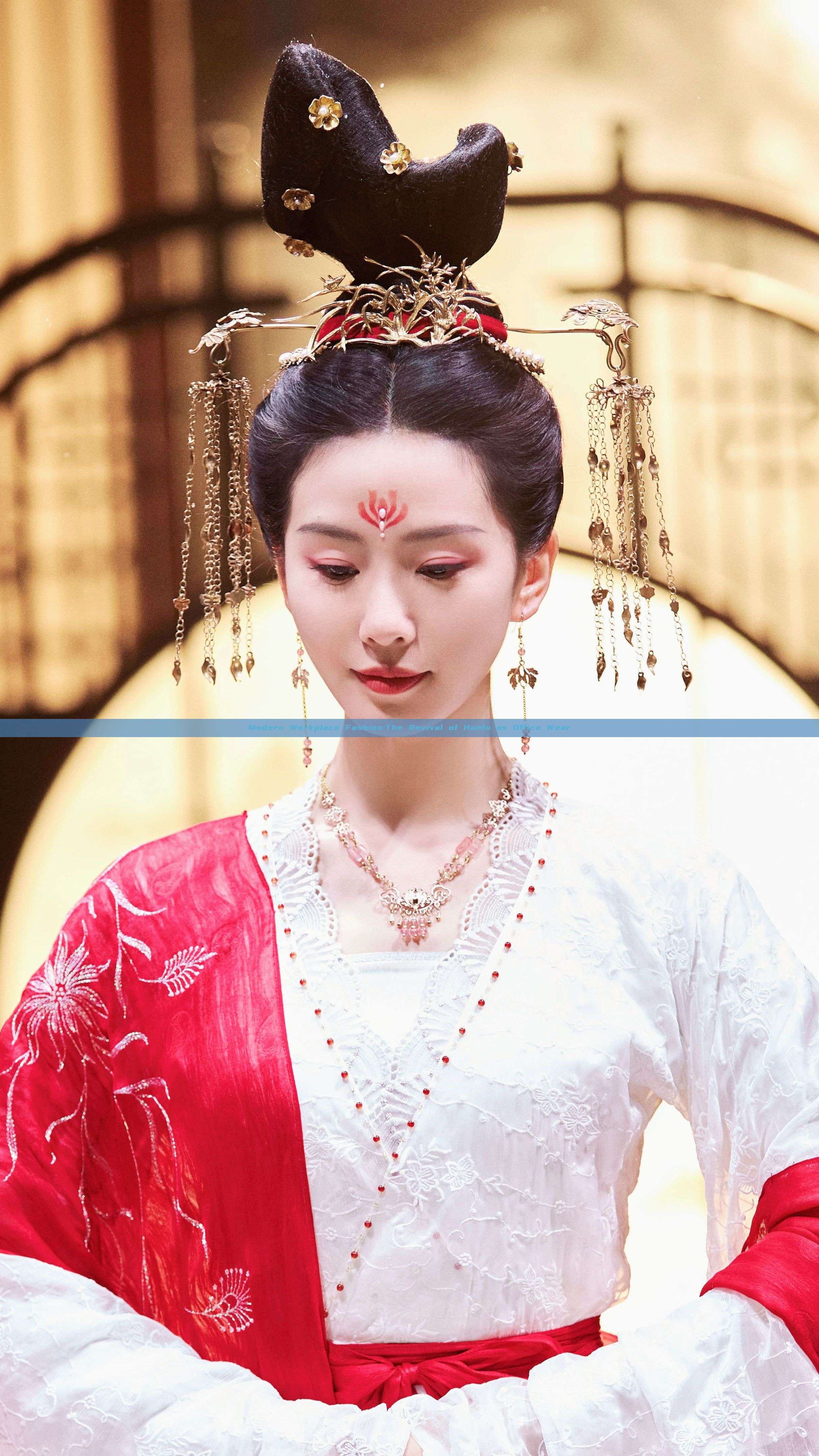 Modern Workplace Fashion:The Revival of Hanfu as Office Wear