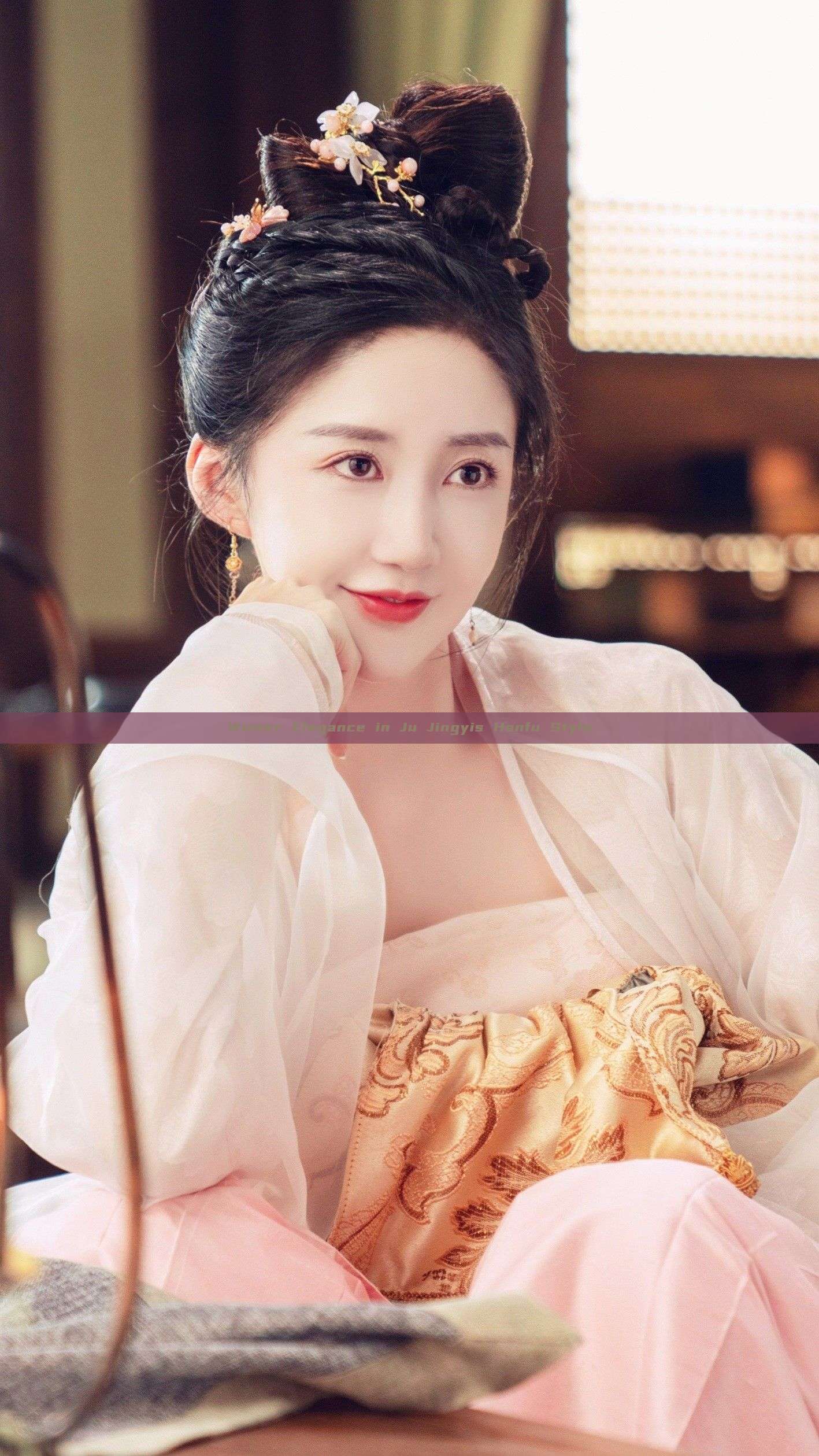 Winter Elegance in Ju Jingyis Hanfu Style Winter Elegance in Ju Jingyis Hanfu Style