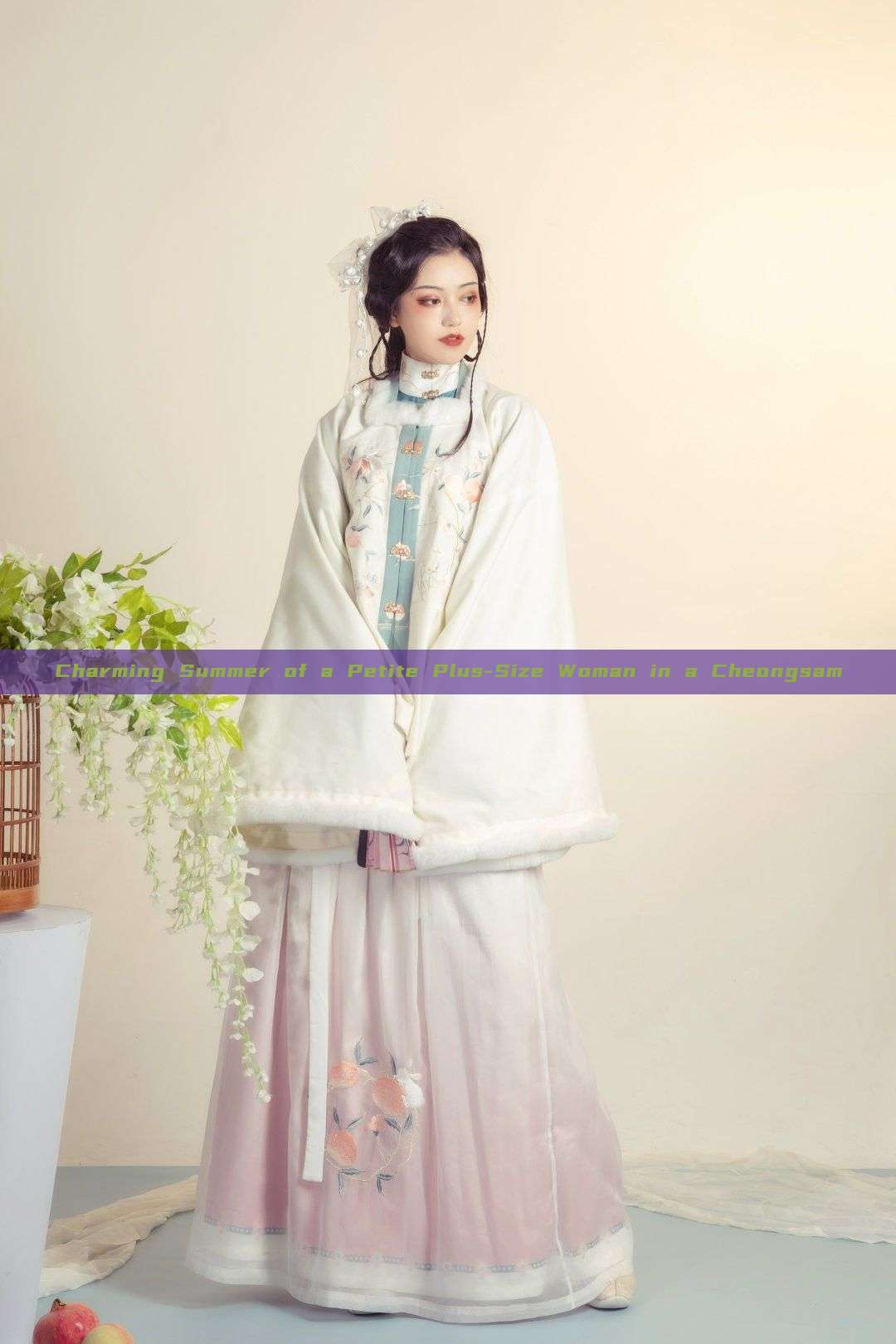 Charming Summer of a Petite Plus-Size Woman in a Cheongsam Charming Summer of a Petite Plus-Size Woman in a Cheongsam