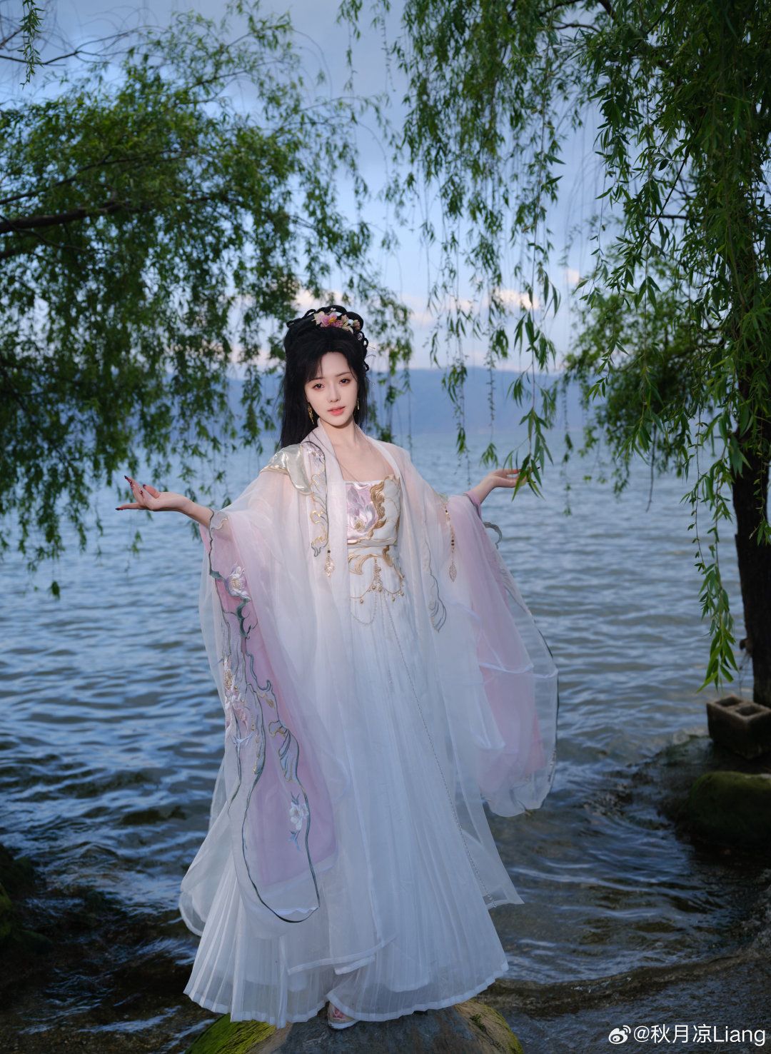 The Elegance of Traditional Tang Costumes:A Woman in a Long Cheongsam