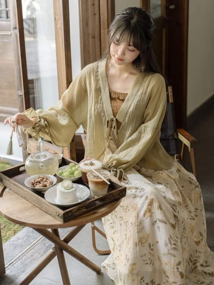 Elegant and Simple Cheongsam Design by Wan Yuxi