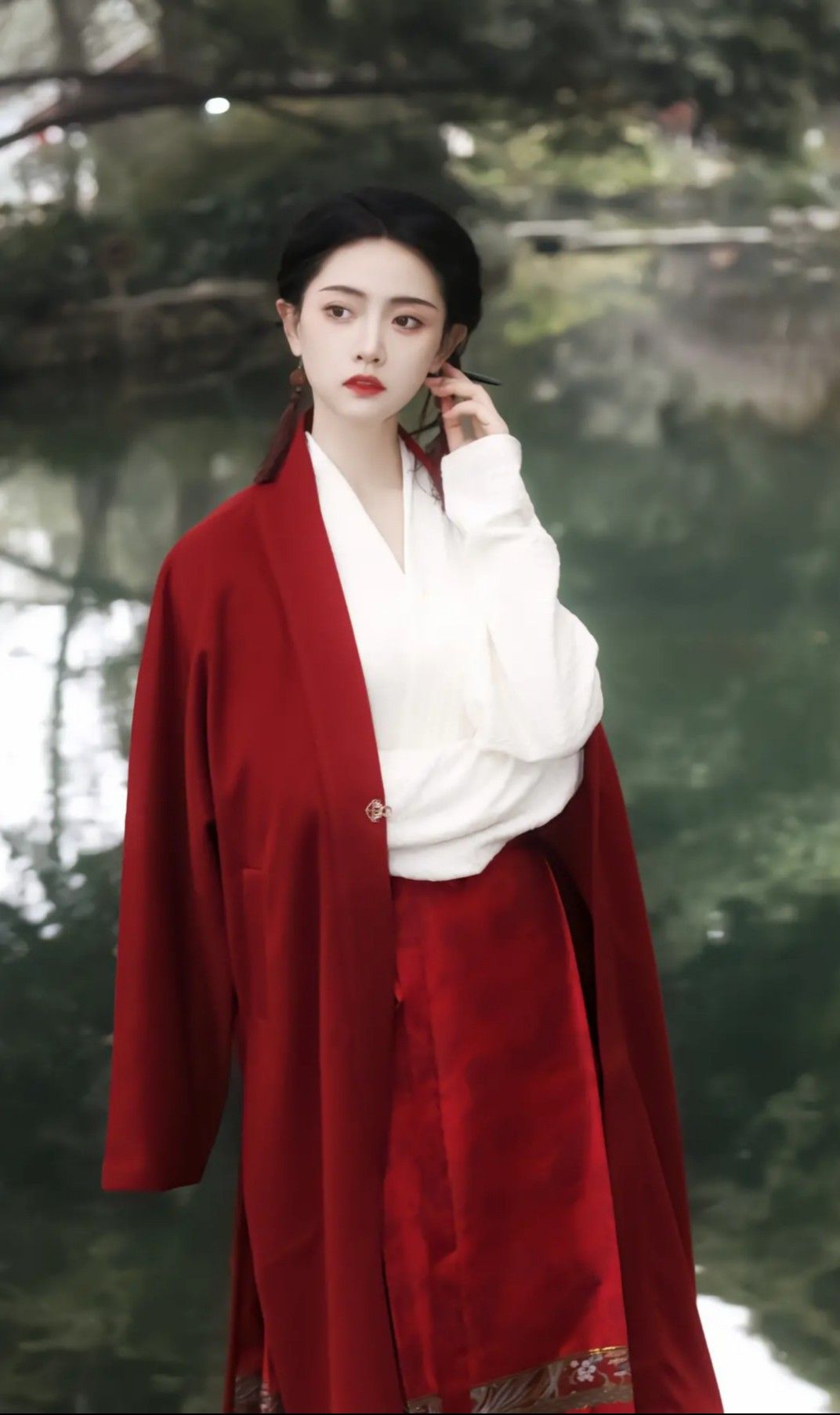 The Elegance of Qipao Wedding Gowns:A Brides Guide to Custom-made Traditional Elegance The Elegance of Qipao Wedding Gowns:A Brides Guide to Custom-made Traditional Elegance