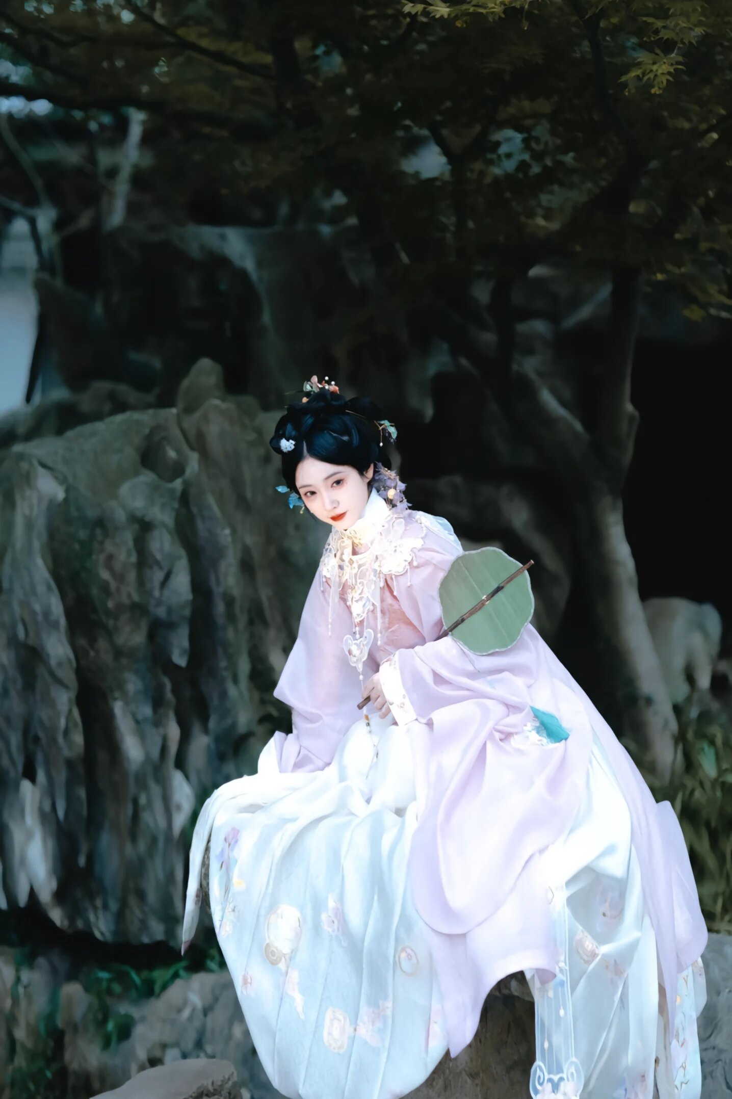Summer in a Hanfu Dùnpeng:The Revival of Traditional Chinese Elegance