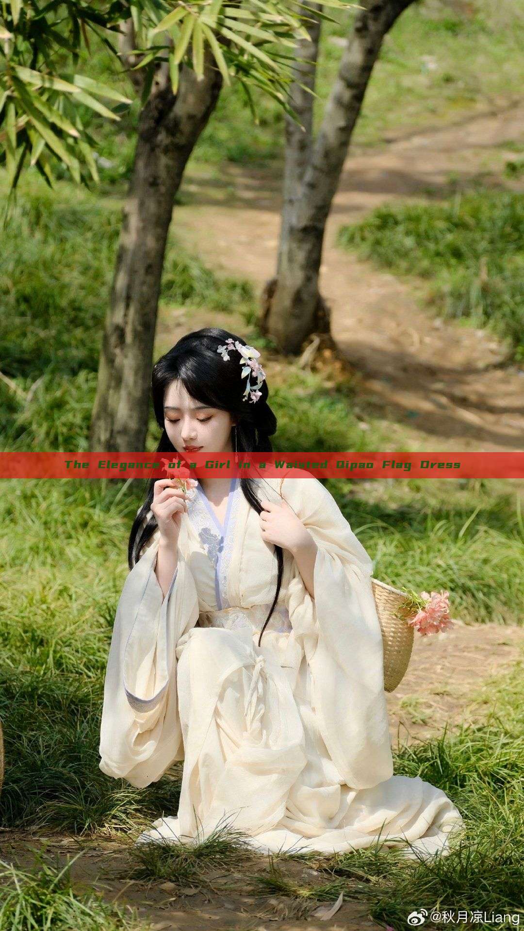 The Elegance of a Girl in a Waisted Qipao Flag Dress The Elegance of a Girl in a Waisted Qipao Flag Dress