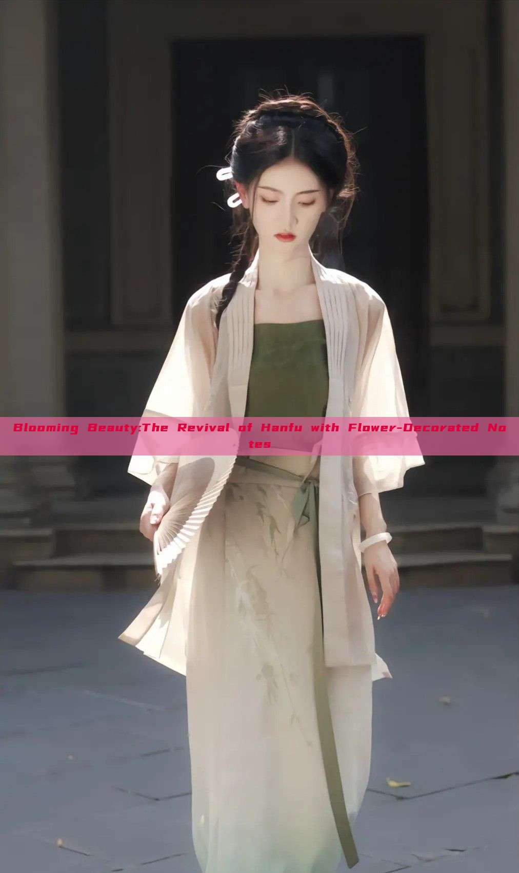 Blooming Beauty:The Revival of Hanfu with Flower-Decorated Notes