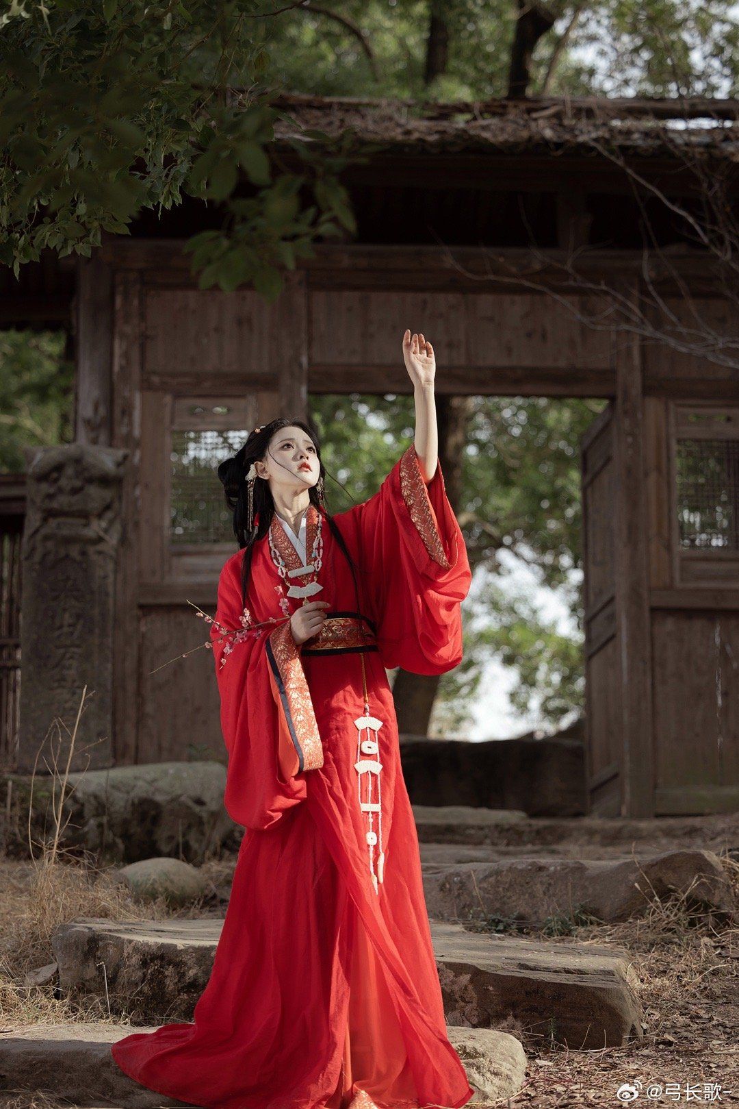 The Enigma of Cherry Blossom Hanfu and the Nine-Tailed Fox:A Tale of Ancient Beauty and Mystery