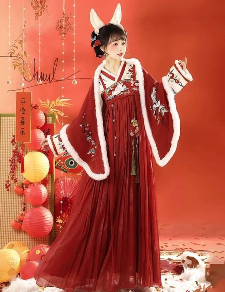 The Enchanting Beauty of Change:A Little Girl in Traditional Hanfu Costume The Enchanting Beauty of Change:A Little Girl in Traditional Hanfu Costume