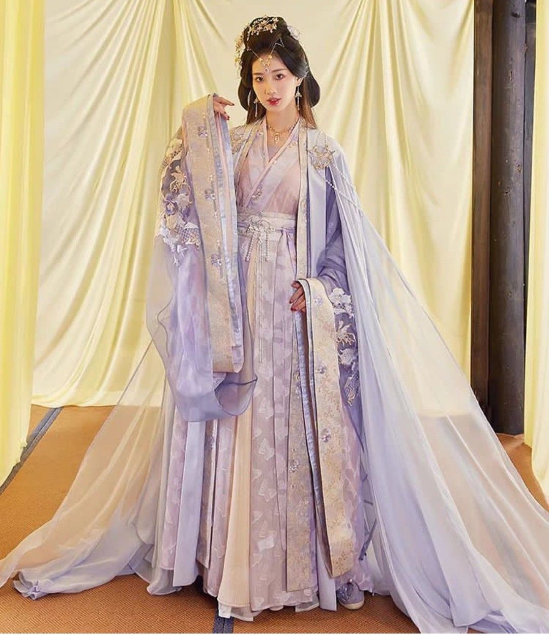 The Journey of a 12-Year-Old Hanfu Girl in Grade Six The Journey of a 12-Year-Old Hanfu Girl in Grade Six