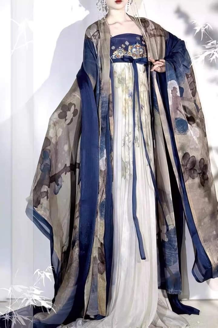 Initial Encounter with Original Hanfu Fashion:Unveiling the Essence of Traditional Chinese Elegance Initial Encounter with Original Hanfu Fashion:Unveiling the Essence of Traditional Chinese Elegance