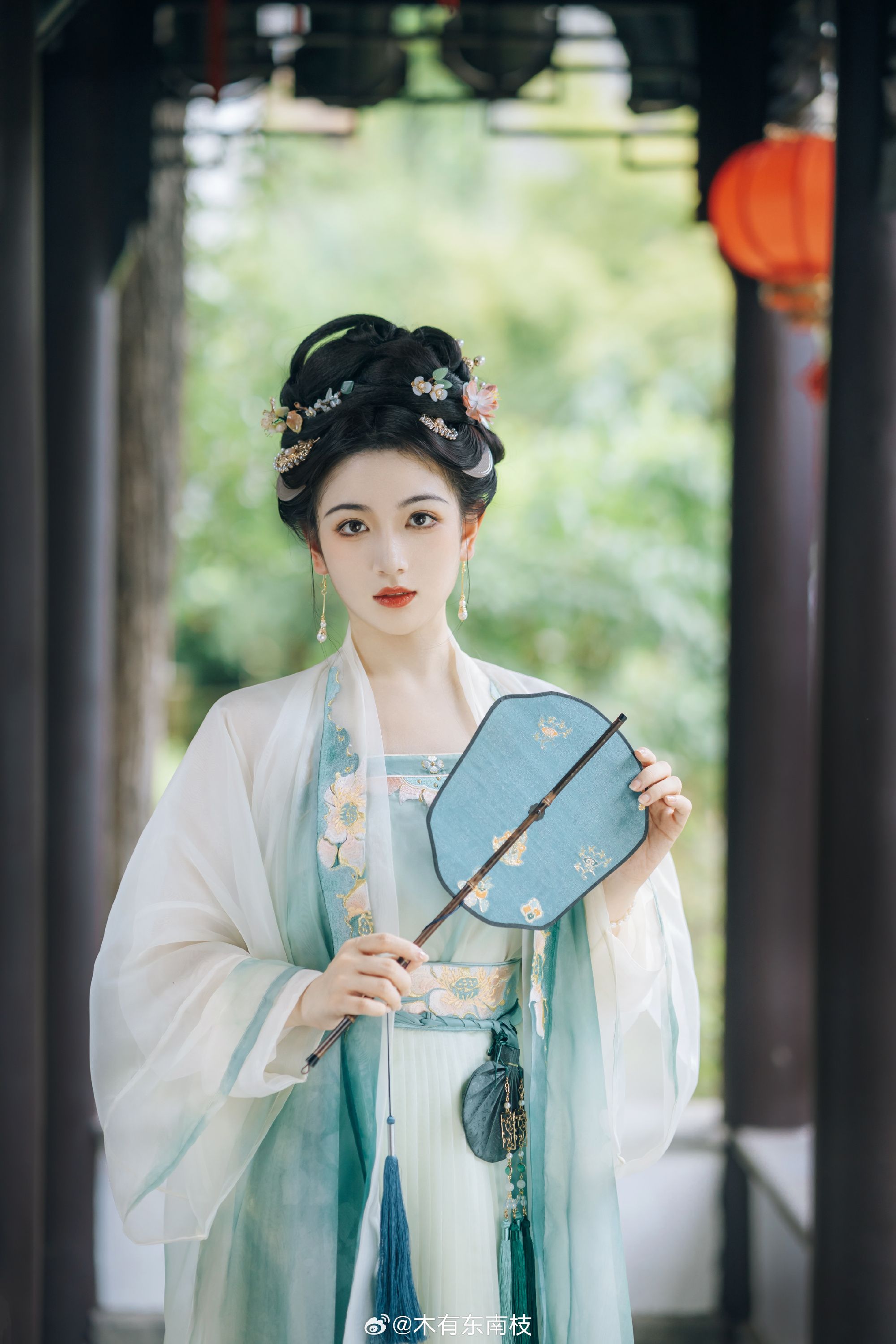 Fengyi Hanfu:The Revival of Traditional Chinese Elegance Fengyi Hanfu:The Revival of Traditional Chinese Elegance