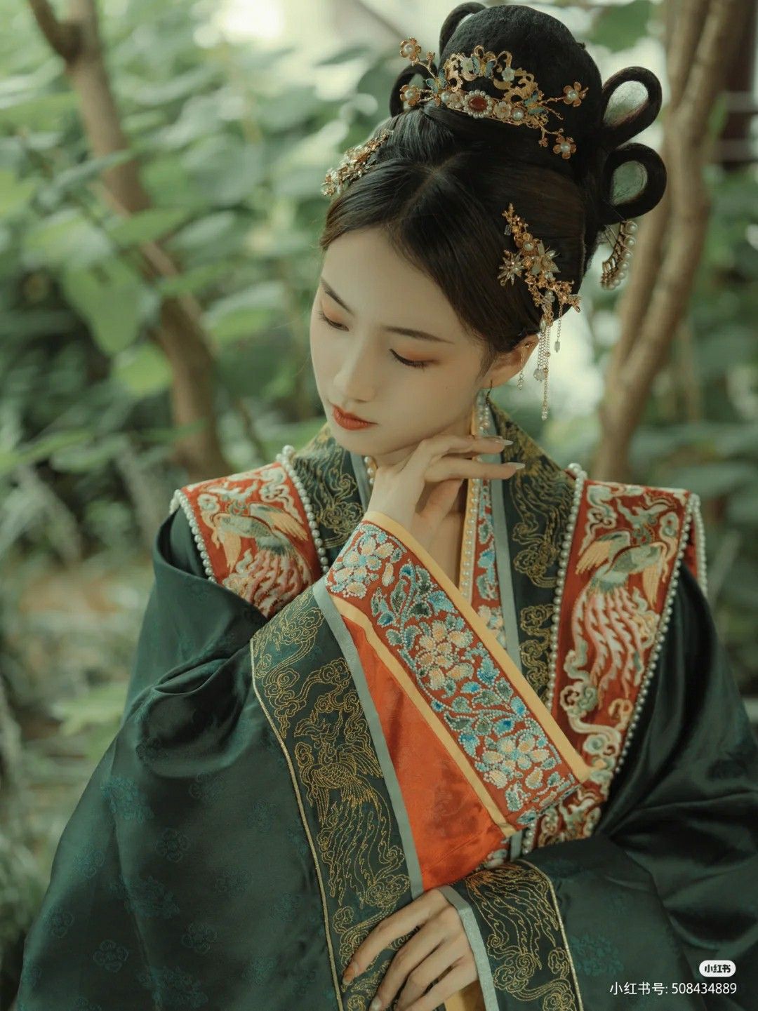 The Noble Fashion of High-End Cheongsam:Embracing Traditional Elegance in Modern Times