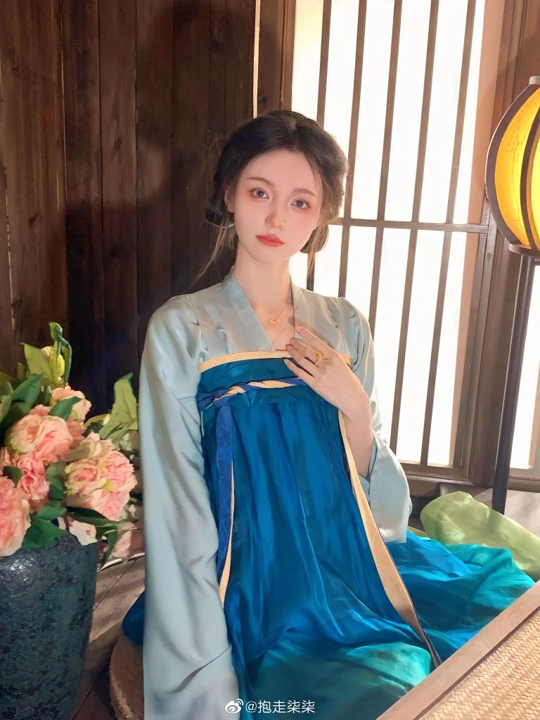 The Rise of the Fake-Two-Piece Cheongsam Skirt:A Blend of Tradition and Modernity The Rise of the Fake-Two-Piece Cheongsam Skirt:A Blend of Tradition and Modernity