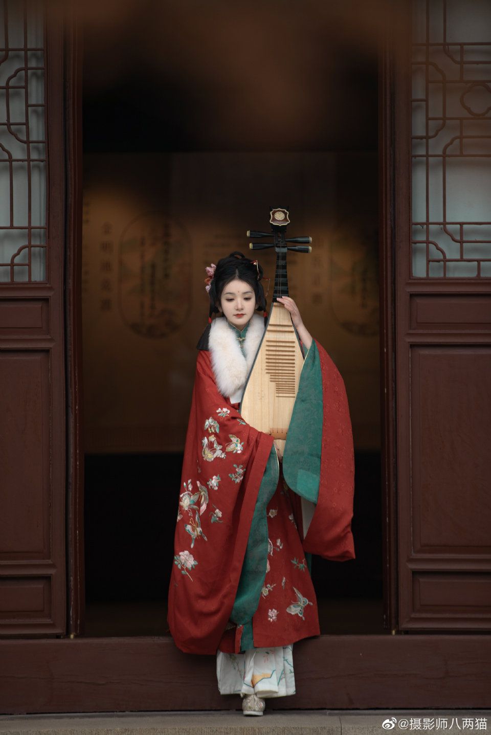 Encountering the Divine Deer:A Journey into the World of Hanfu and the Magic of the Staff Encountering the Divine Deer:A Journey into the World of Hanfu and the Magic of the Staff