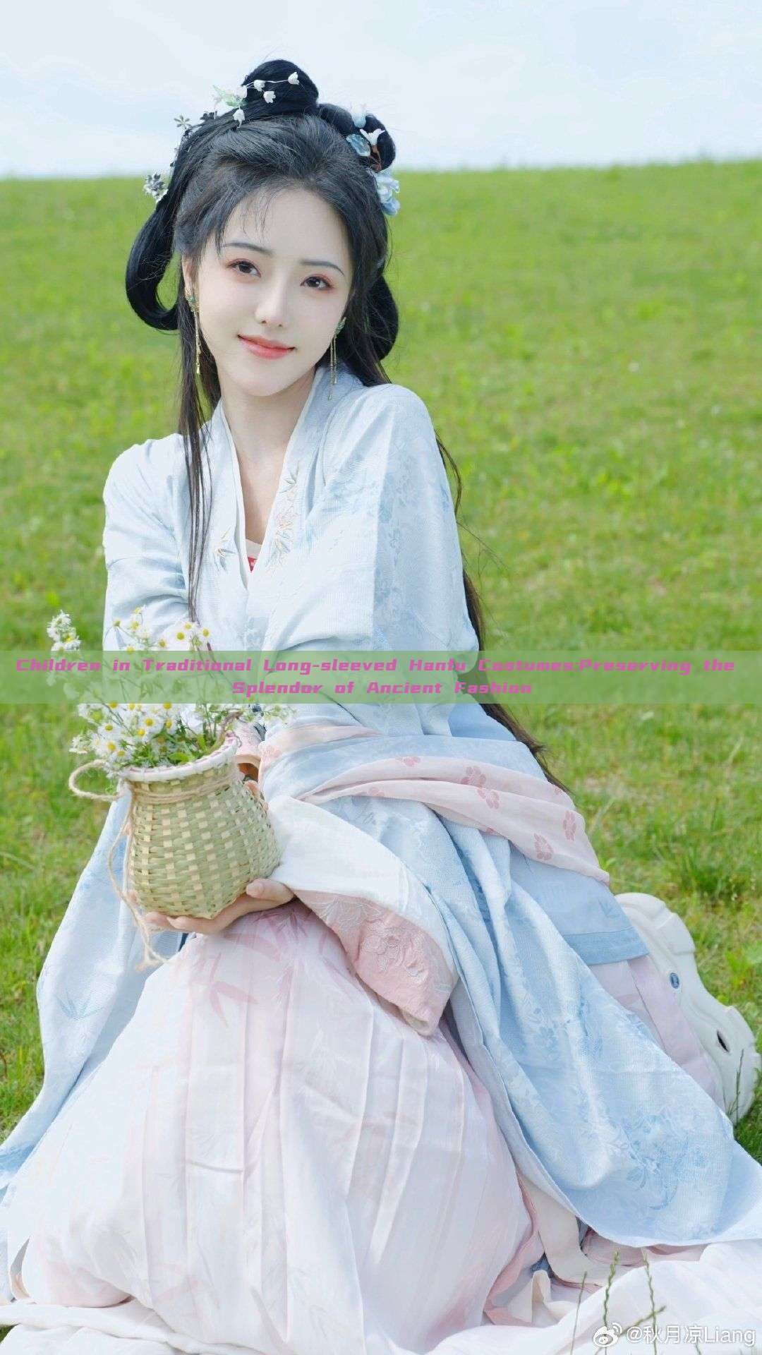 Children in Traditional Long-sleeved Hanfu Costumes:Preserving the Splendor of Ancient Fashion