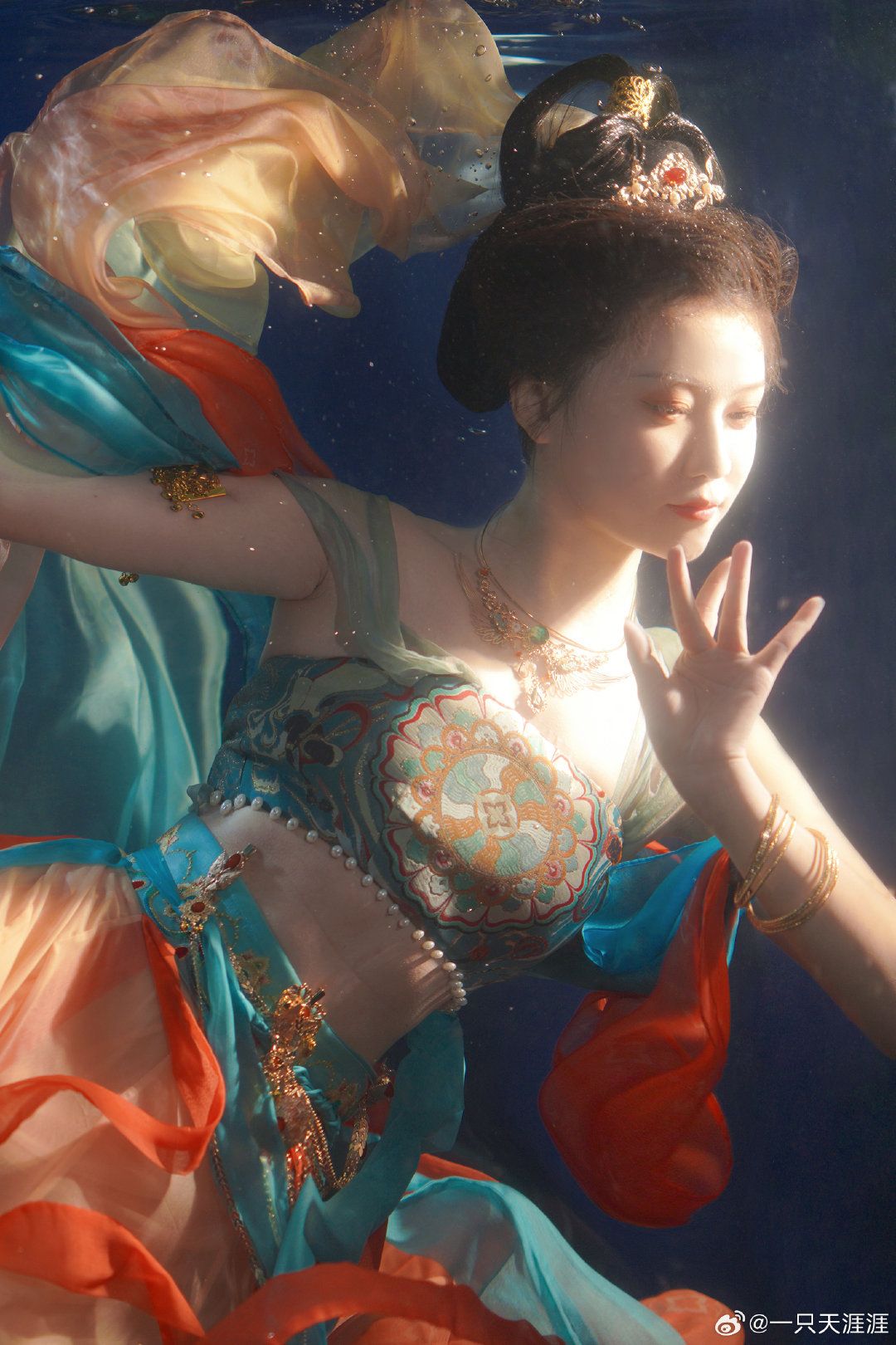 The Revival of Cheongsam and Kanjan in Summer Fashion The Revival of Cheongsam and Kanjan in Summer Fashion