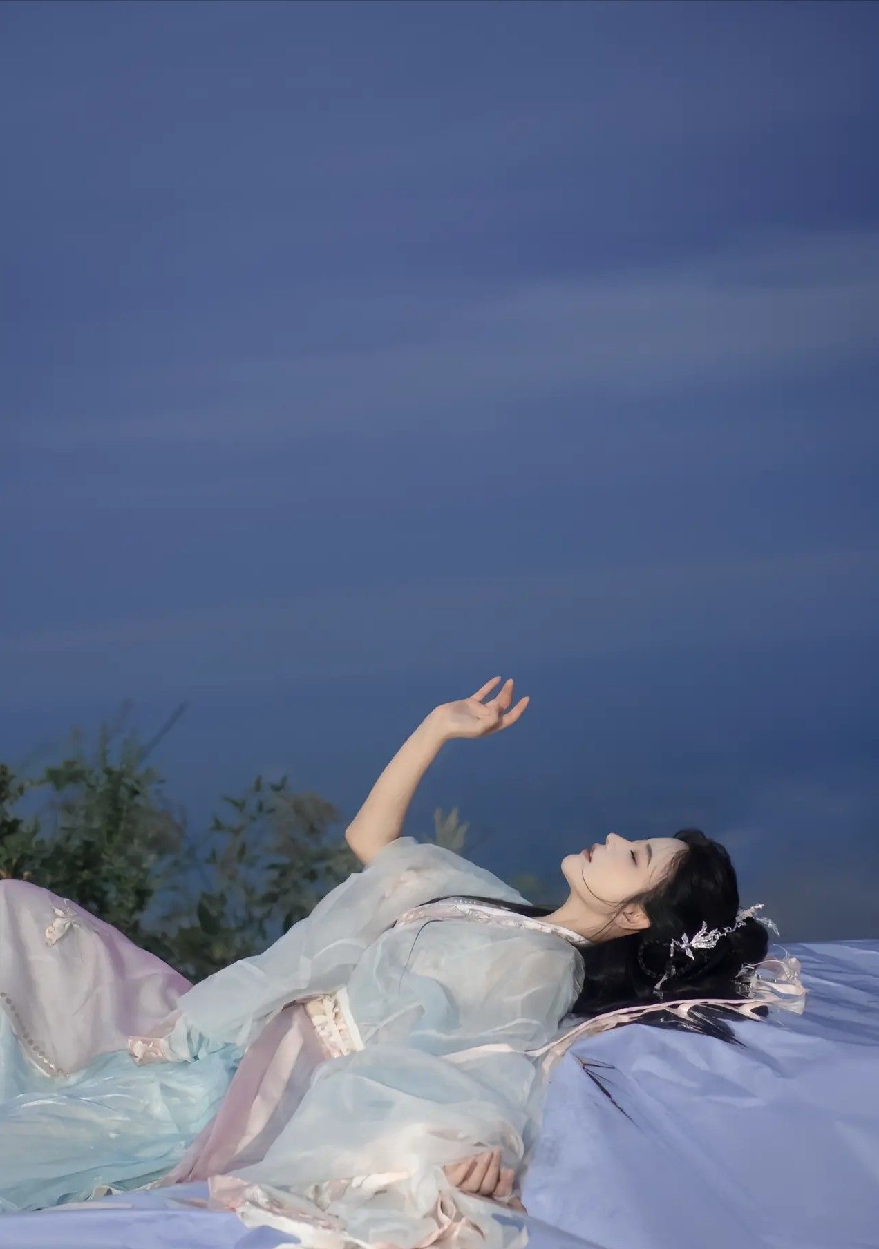Reimagining the Cheongsam:Innovating the Traditional Disk-Buttoned Dress Reimagining the Cheongsam:Innovating the Traditional Disk-Buttoned Dress