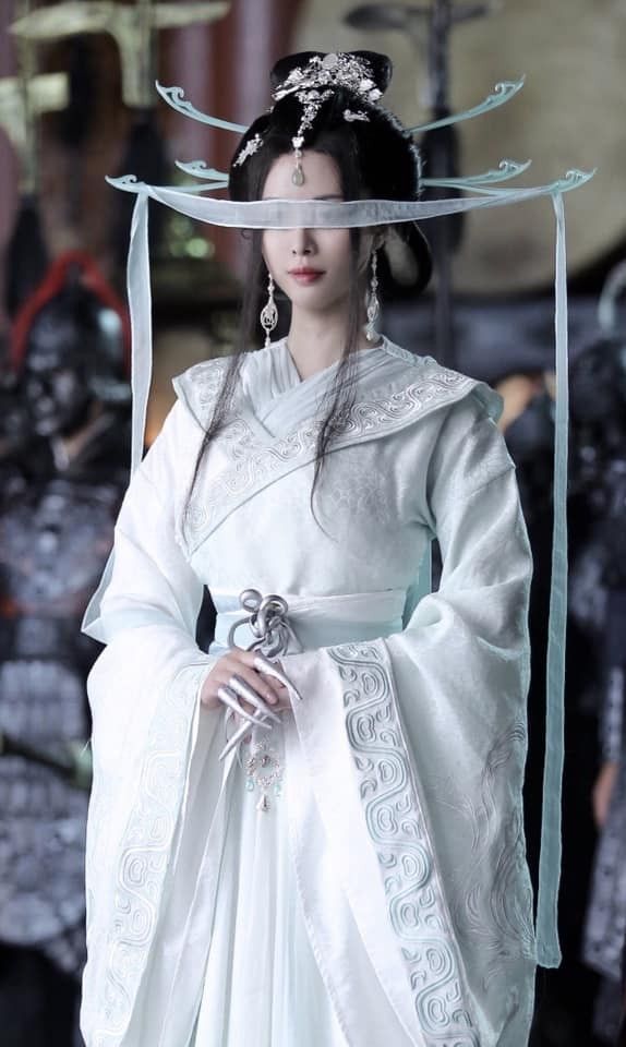Drunken Harmony in Ancient Changan:The Splendor of Hanfu Fashion