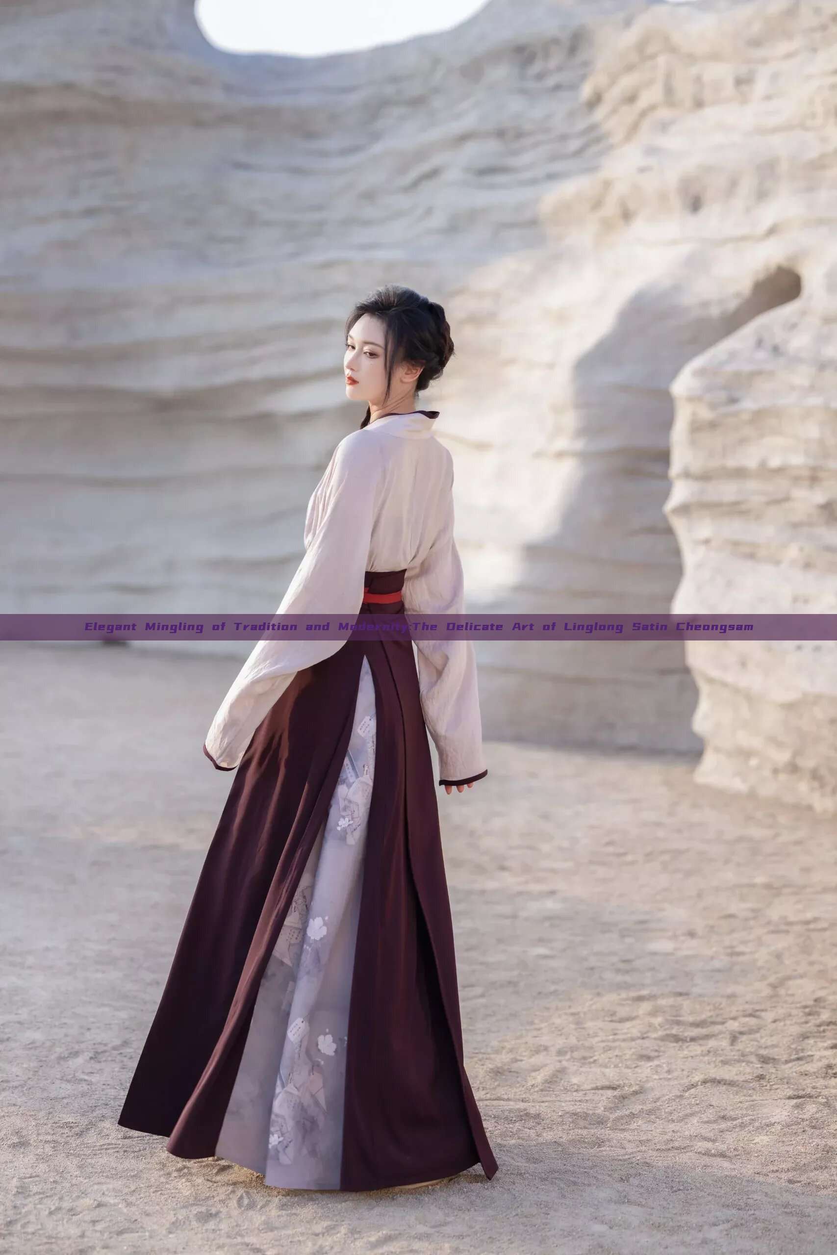 Elegant Mingling of Tradition and Modernity:The Delicate Art of Linglong Satin Cheongsam