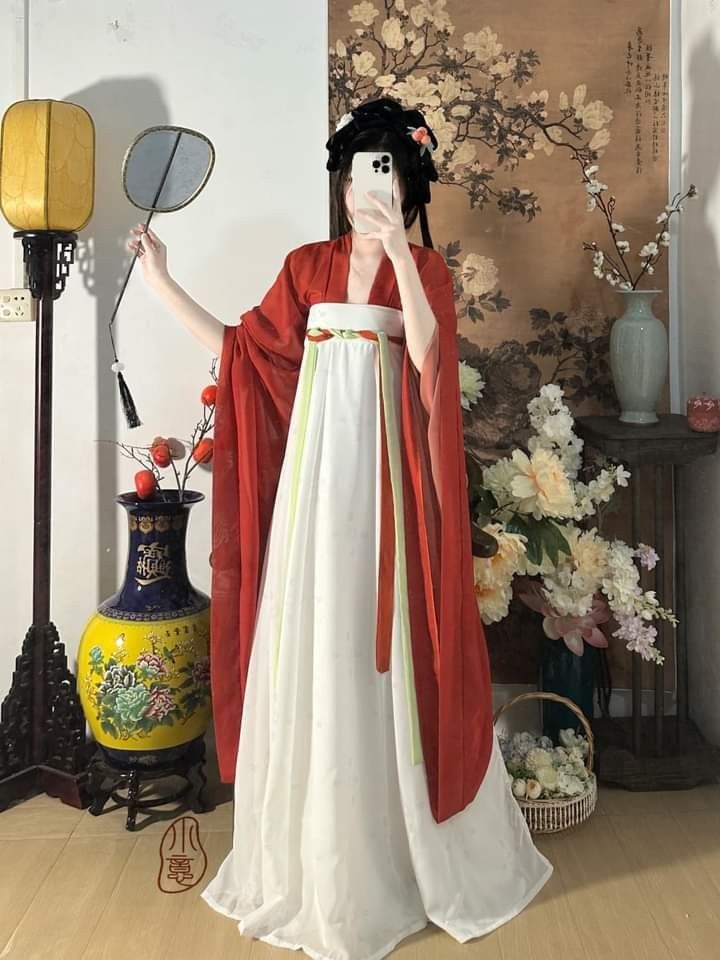 Embracing Innovation:Original Retro-Chic Cheongsam Reimagined Embracing Innovation:Original Retro-Chic Cheongsam Reimagined