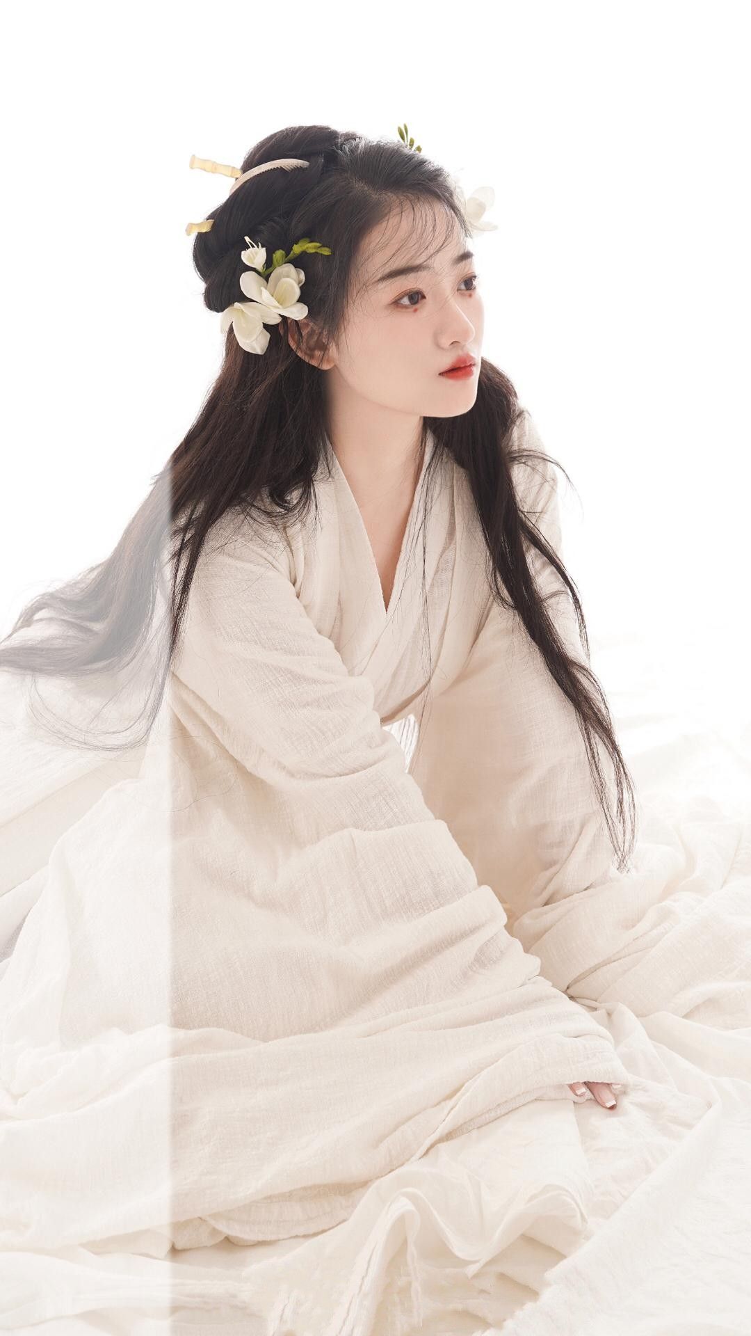 Embracing the New Sino-Chic:The Rise of Tailored Cheongsam for Petite Figures Embracing the New Sino-Chic:The Rise of Tailored Cheongsam for Petite Figures